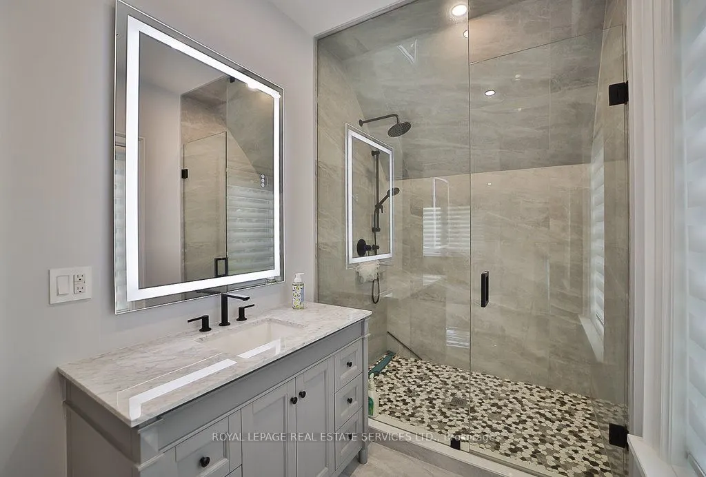 1301 Twin Oaks Dell
