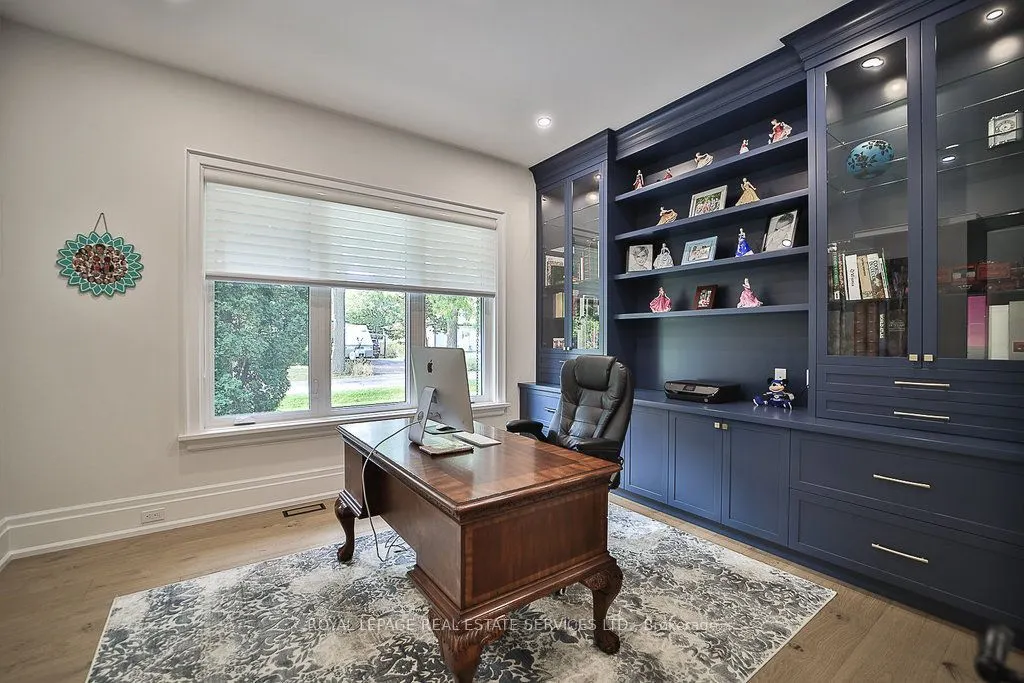 1301 Twin Oaks Dell