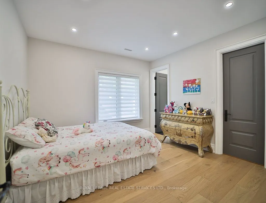 1301 Twin Oaks Dell