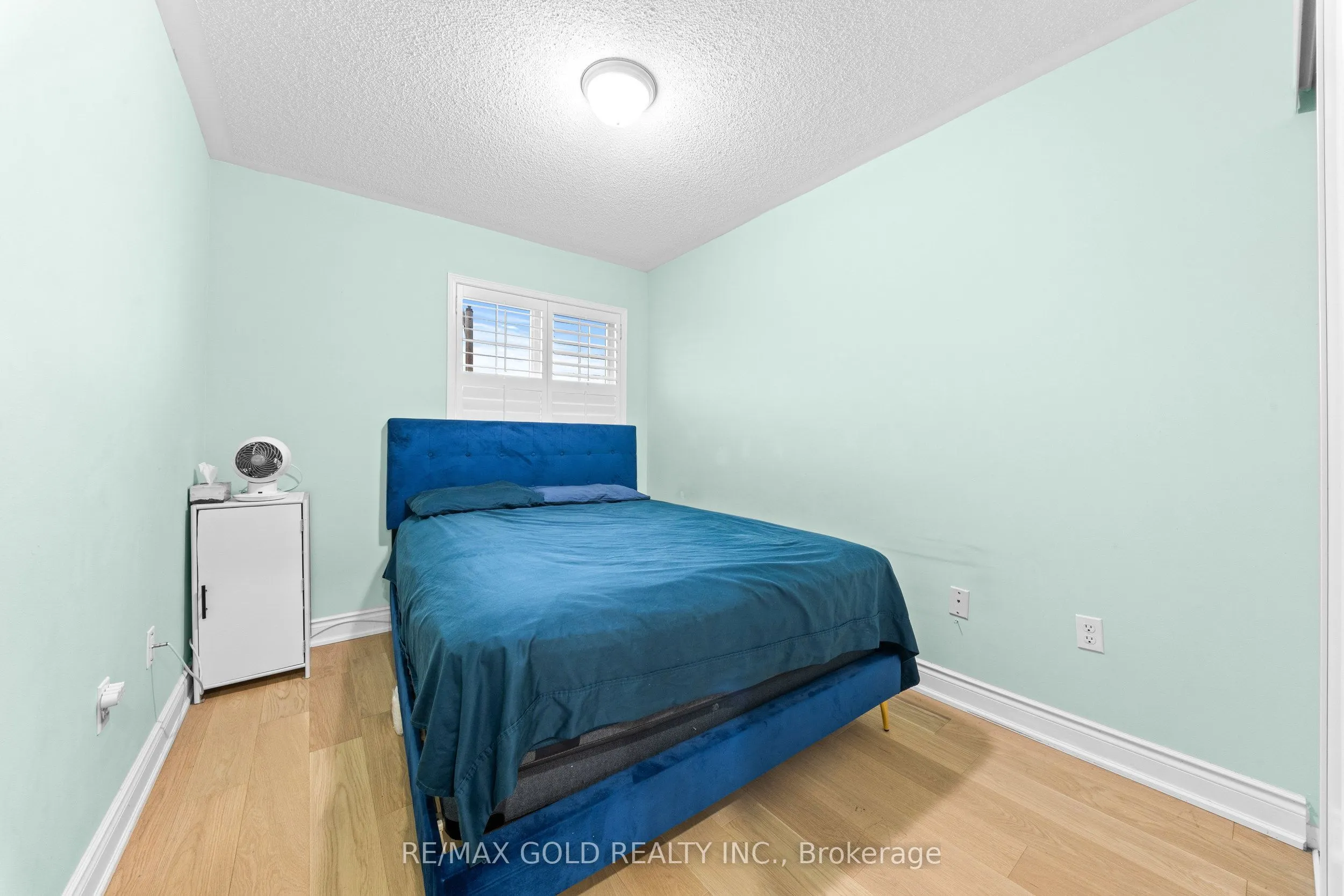 107 Crystalview Crescent