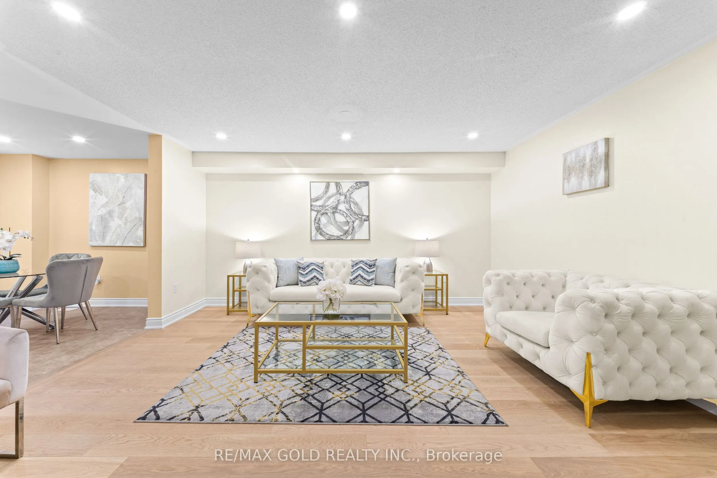 107 Crystalview Crescent