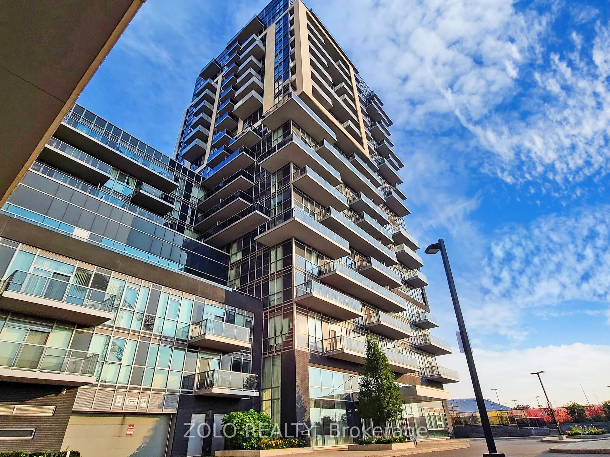 2093 Fairview Street #201