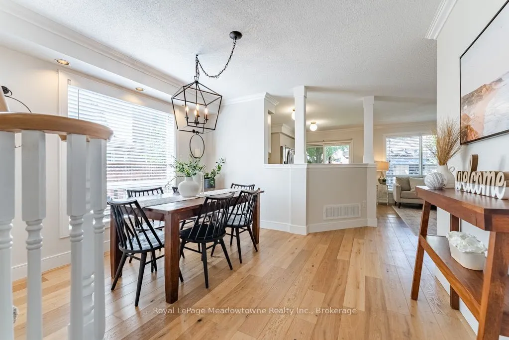 407 Baverstock Crescent