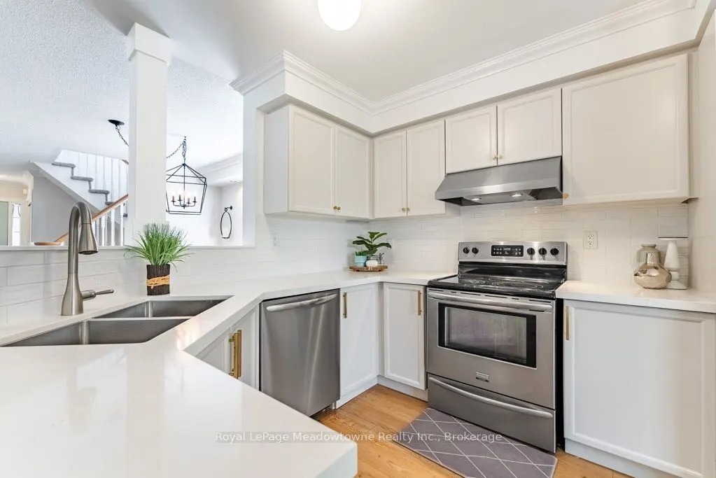 407 Baverstock Crescent
