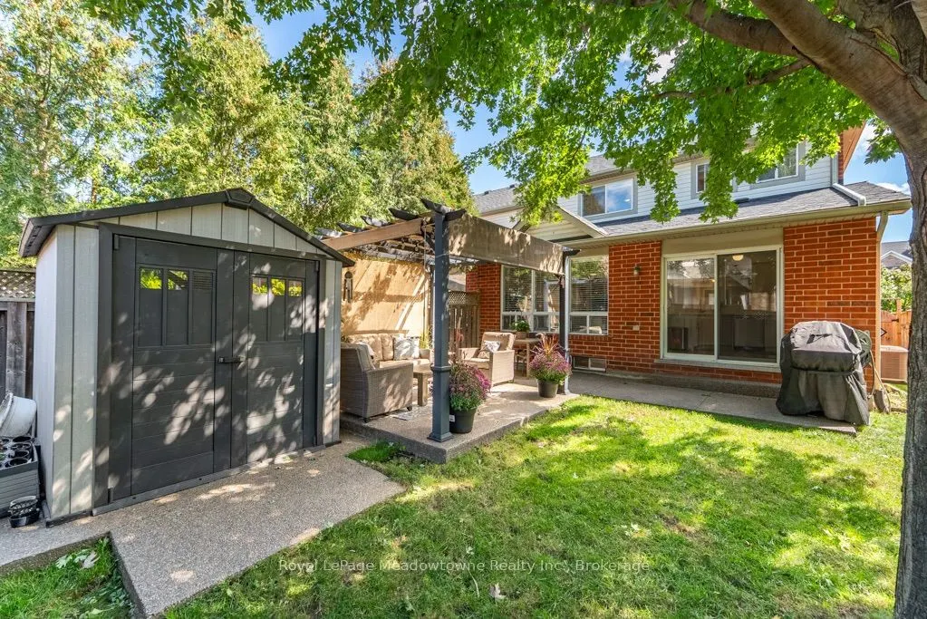 407 Baverstock Crescent