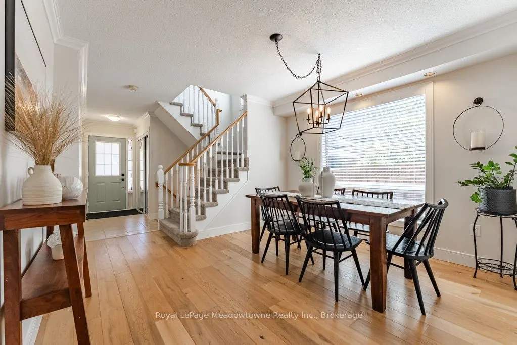 407 Baverstock Crescent