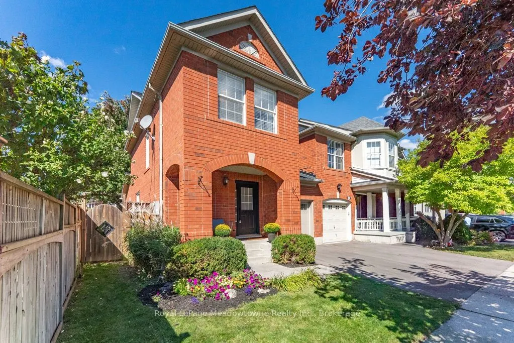 407 Baverstock Crescent