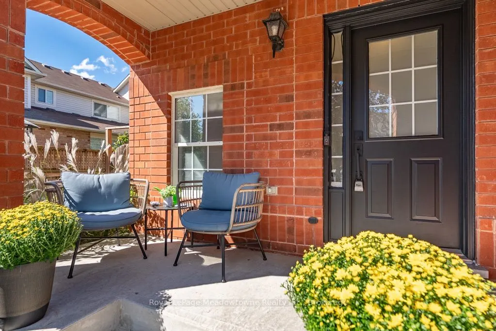 407 Baverstock Crescent