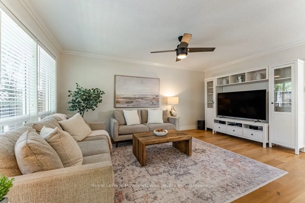407 Baverstock Crescent