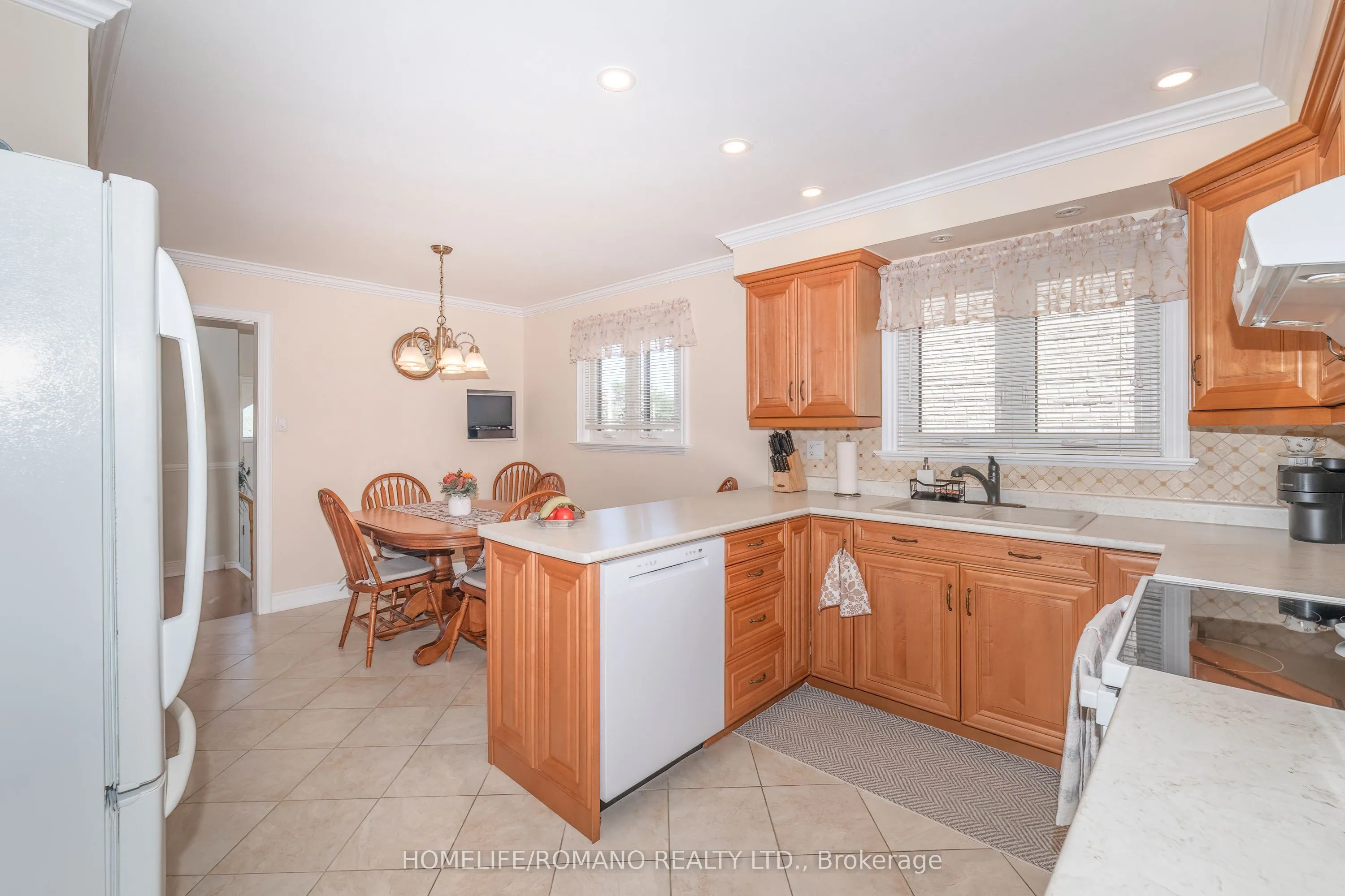 915 Lovingston Crescent