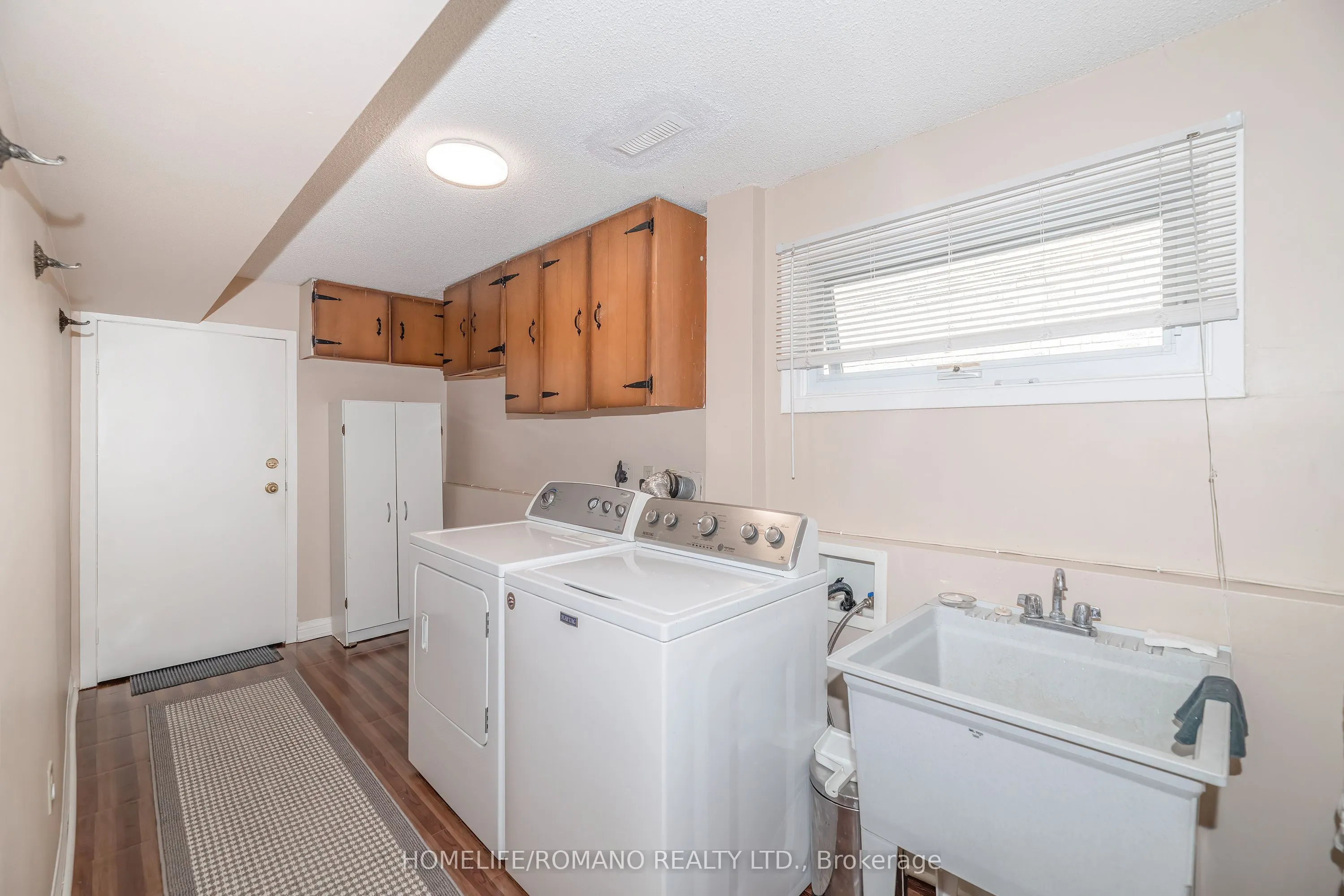 915 Lovingston Crescent