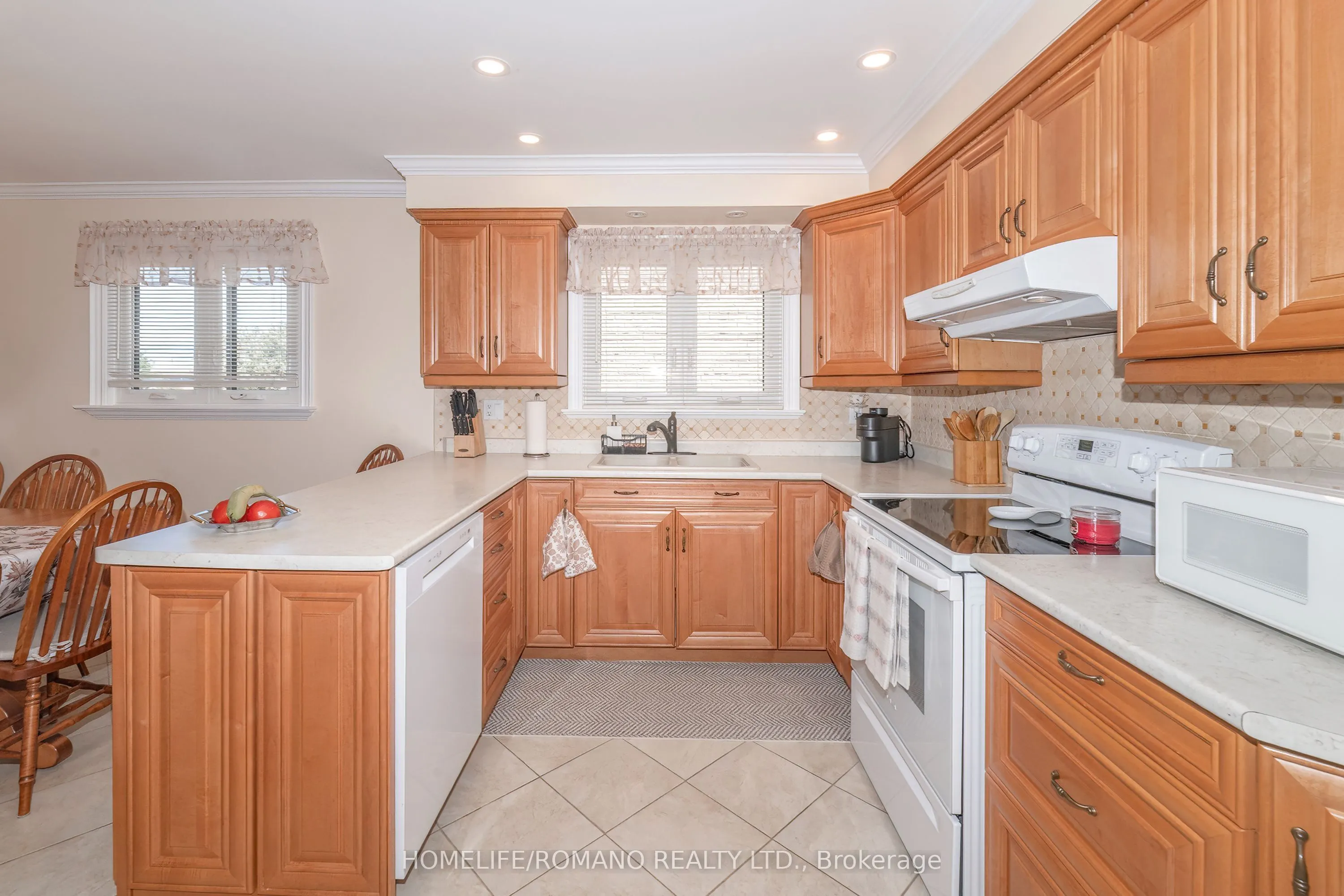 915 Lovingston Crescent