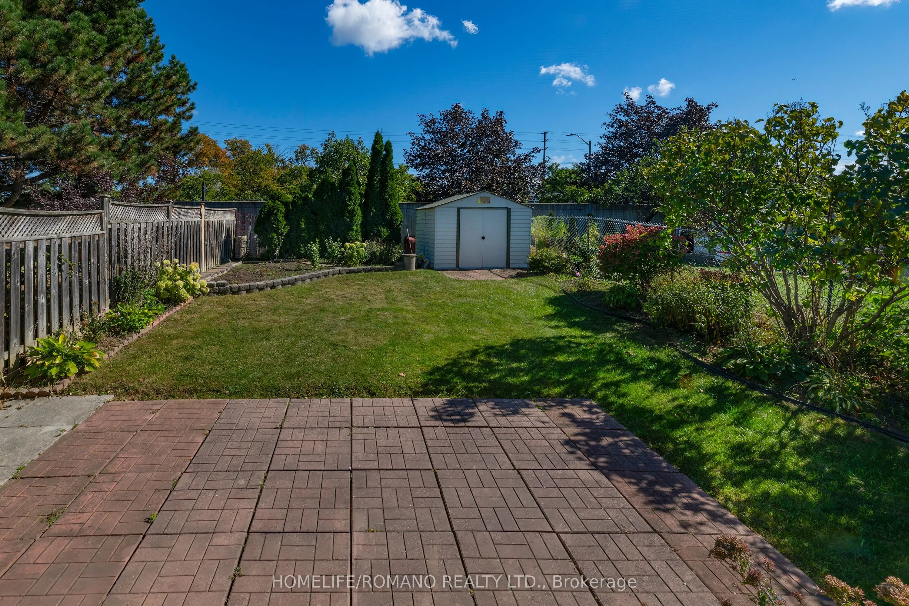 915 Lovingston Crescent