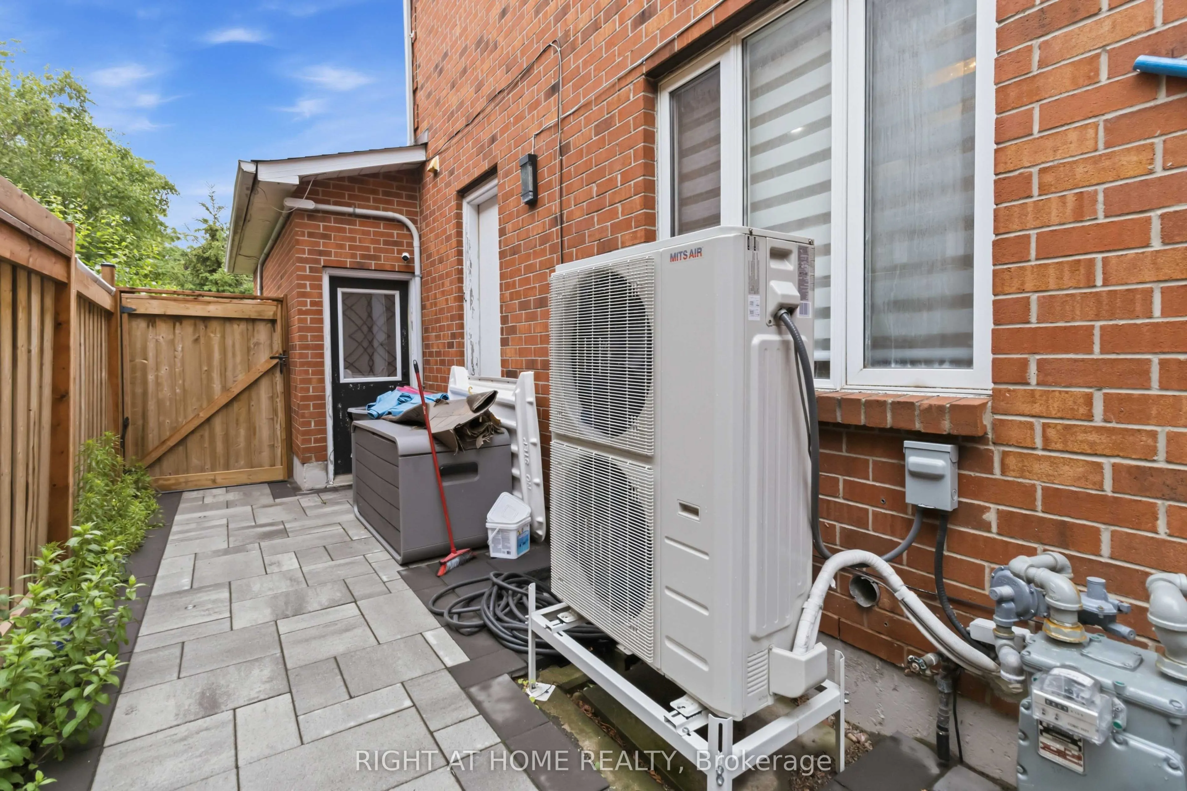 2128 Eighth Line