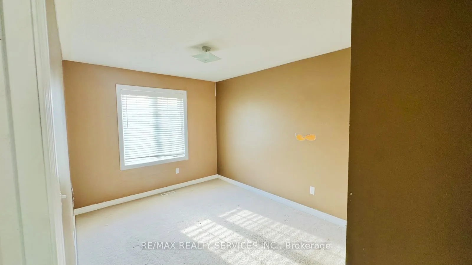 12 Urbana Road