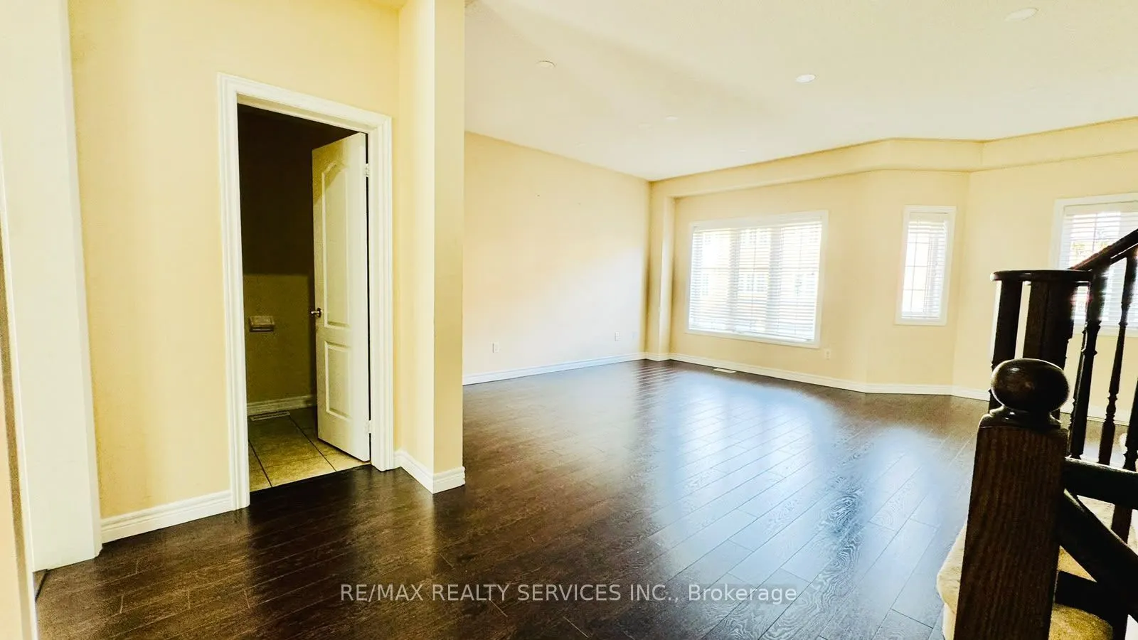 12 Urbana Road