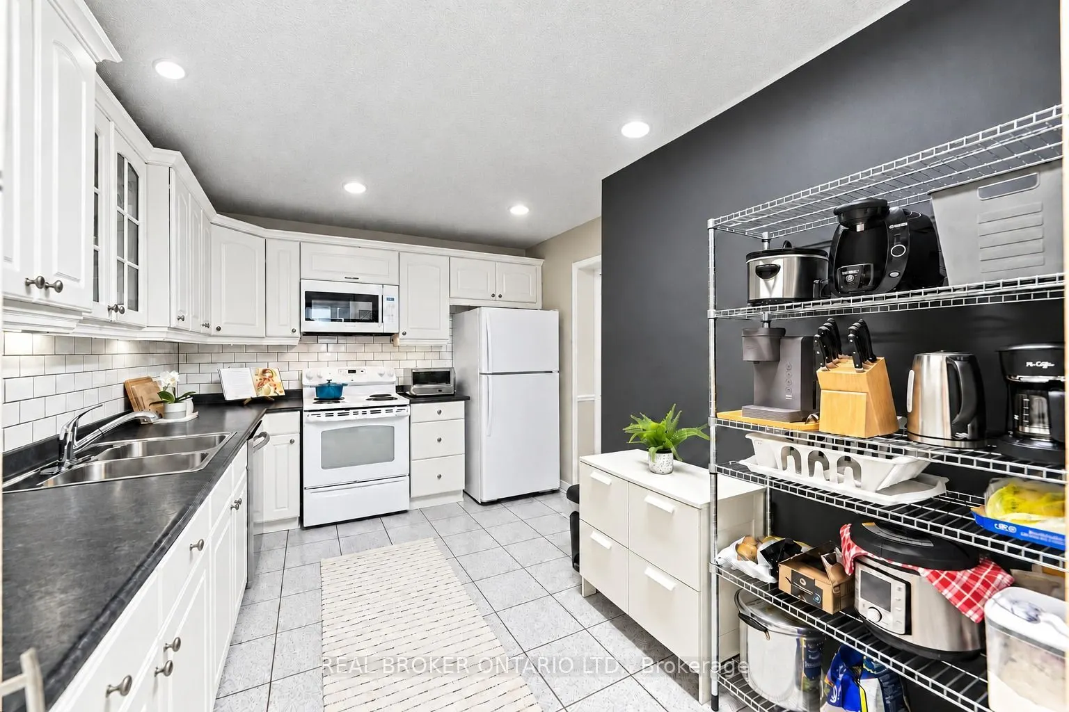 1270 Gainsborough Drive #61