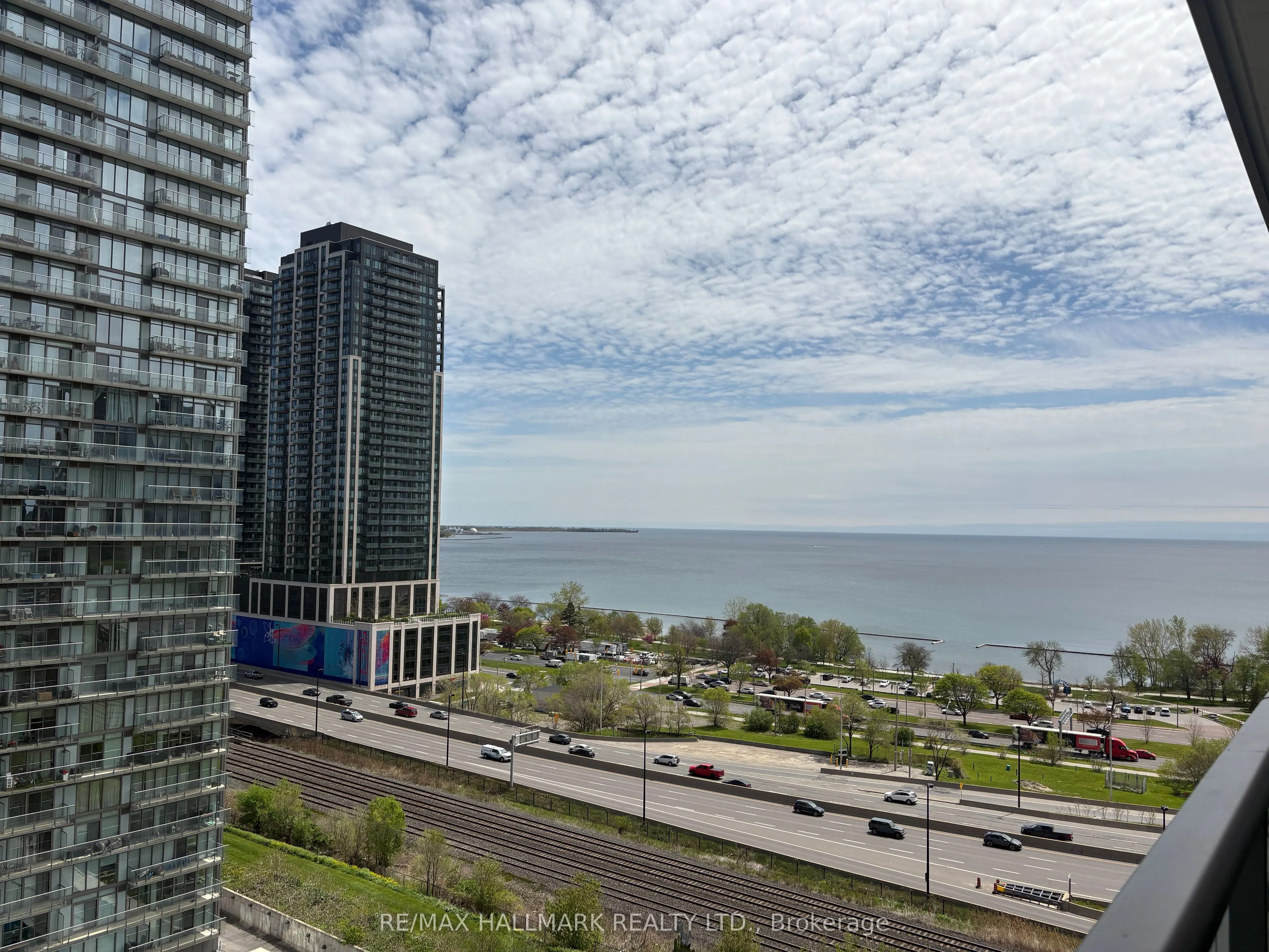 105 The Queensway Avenue #1414