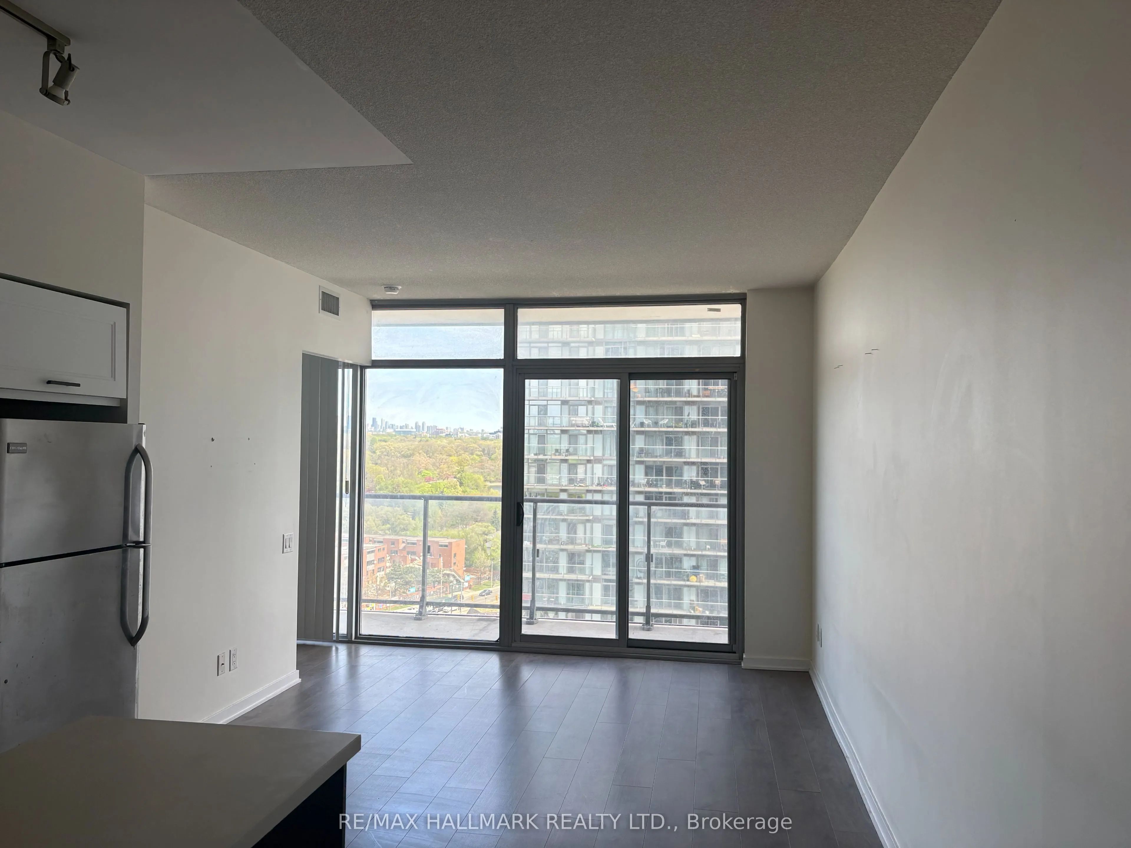 105 The Queensway Avenue #1414
