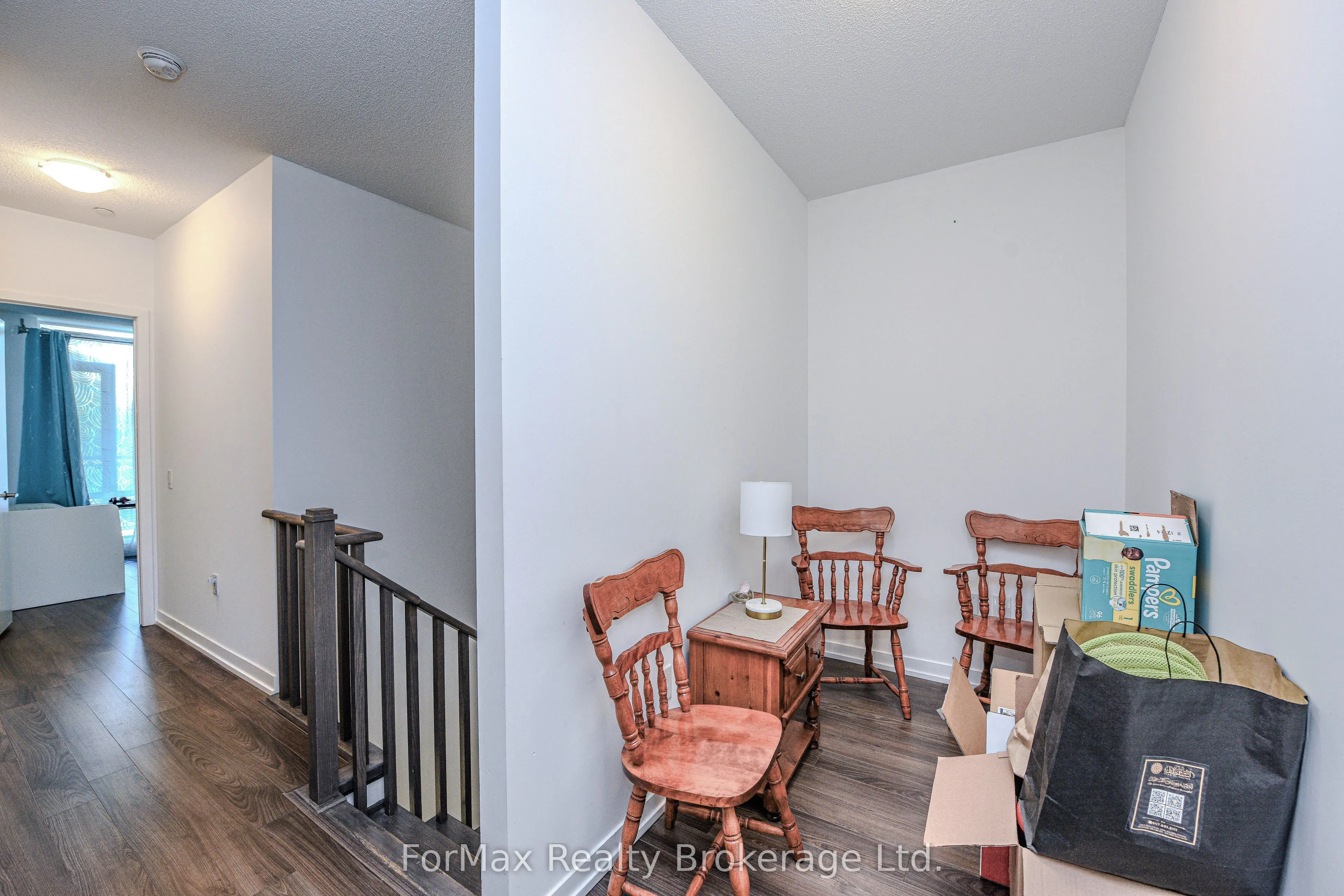 2560 Eglinton Avenue #103