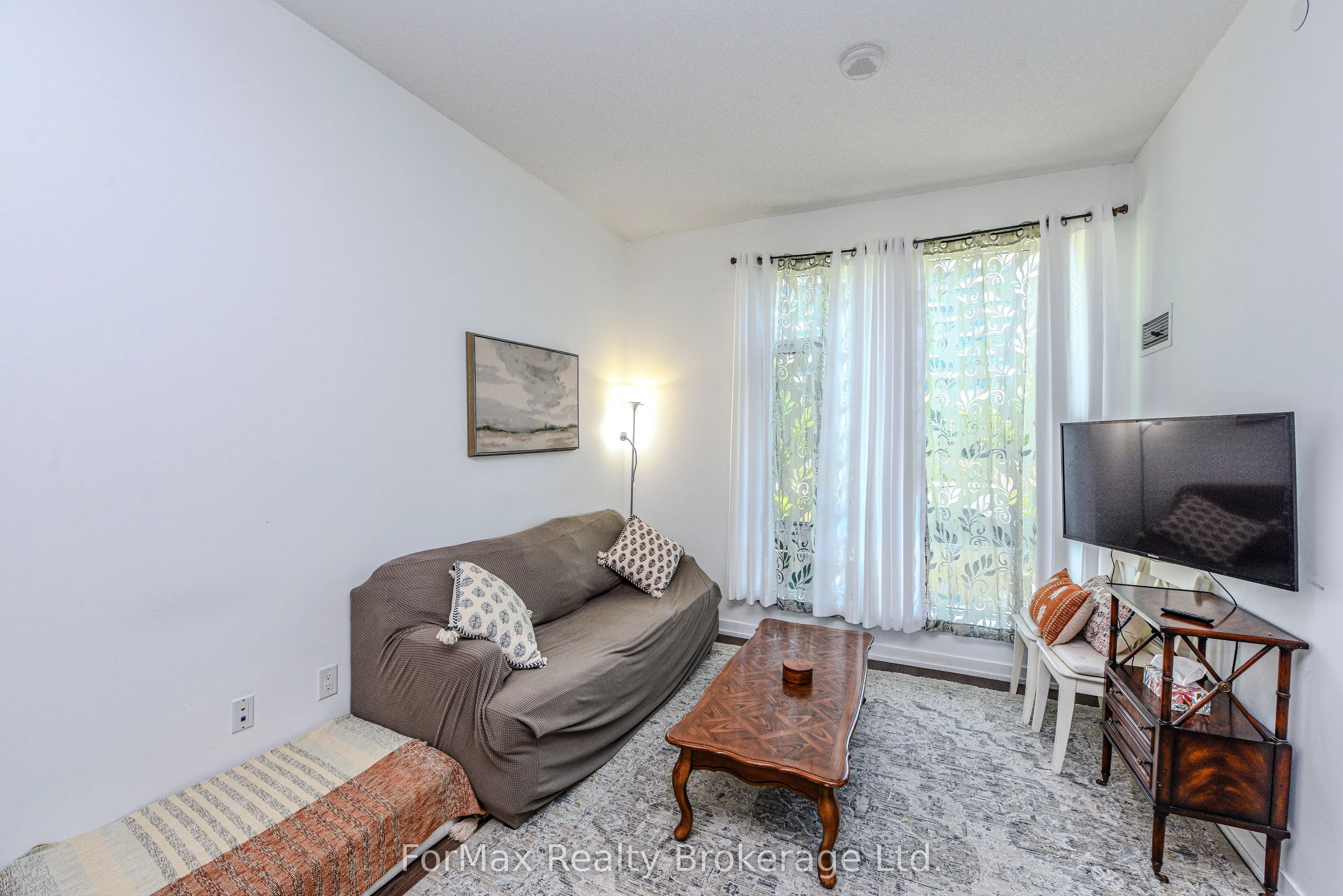 2560 Eglinton Avenue #103