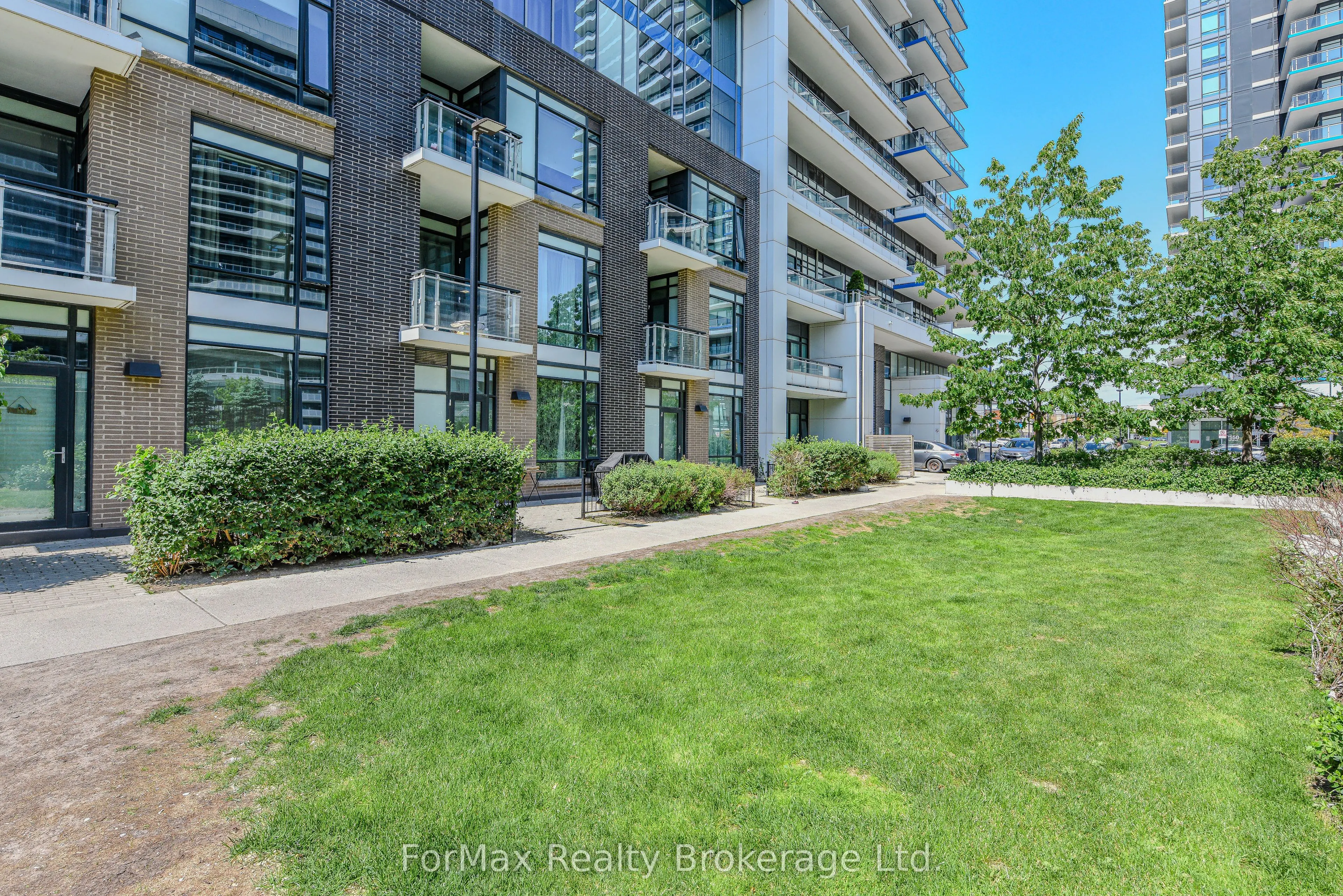 2560 Eglinton Avenue #103