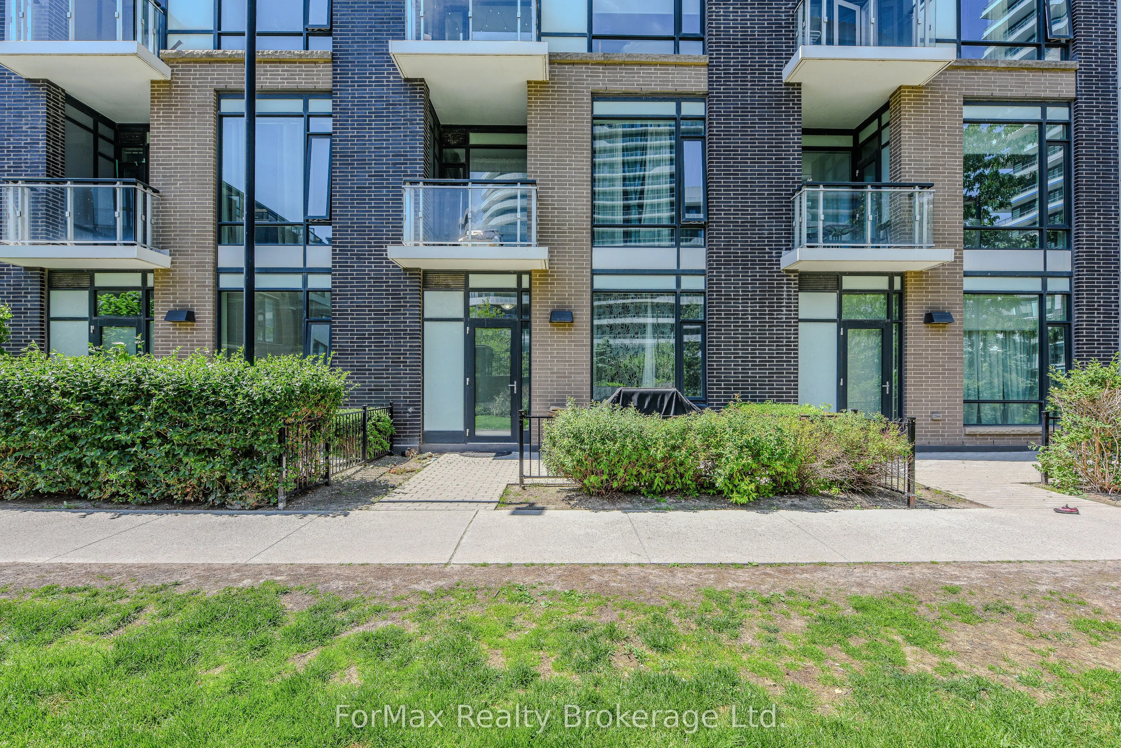 2560 Eglinton Avenue #103