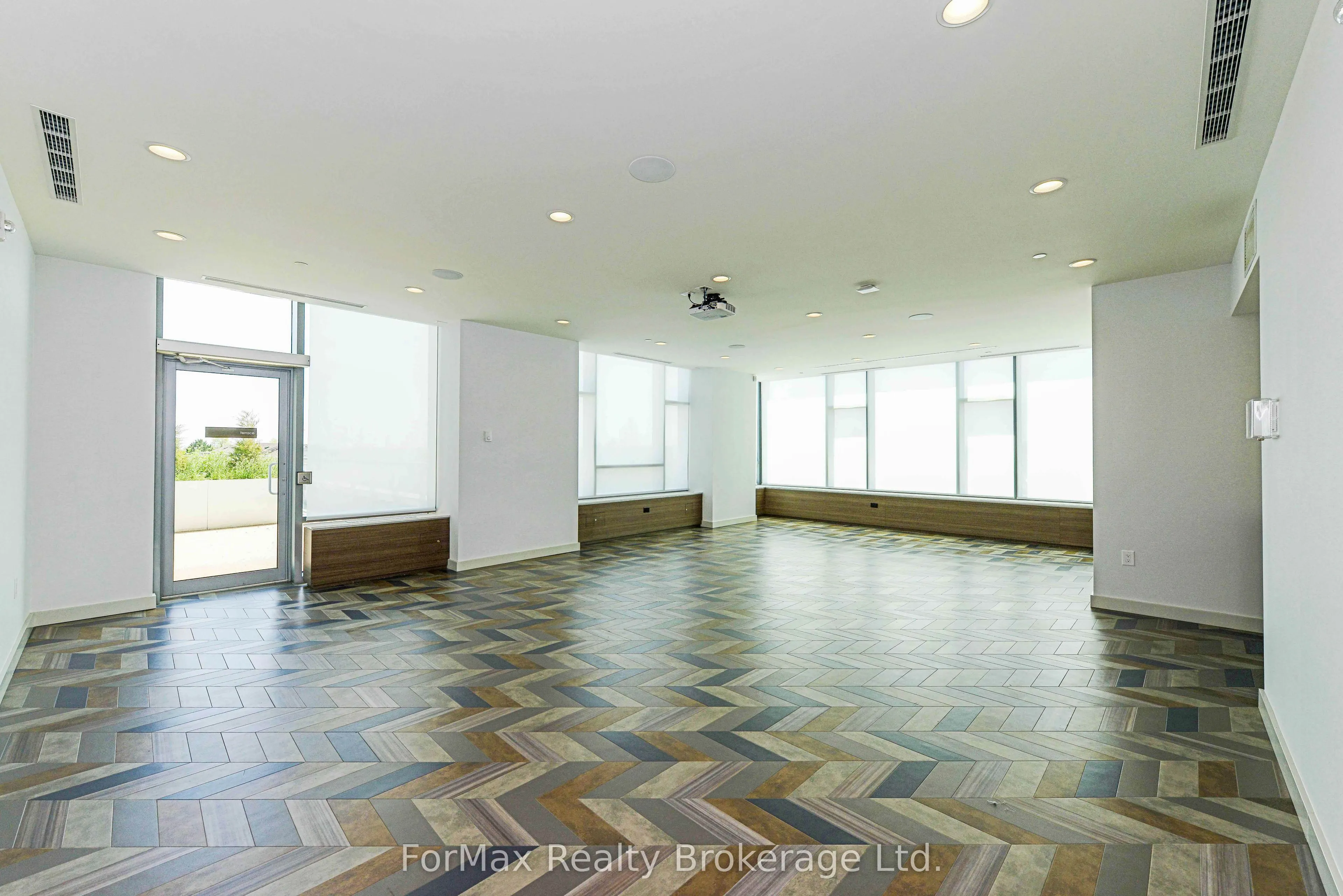 2560 Eglinton Avenue #103