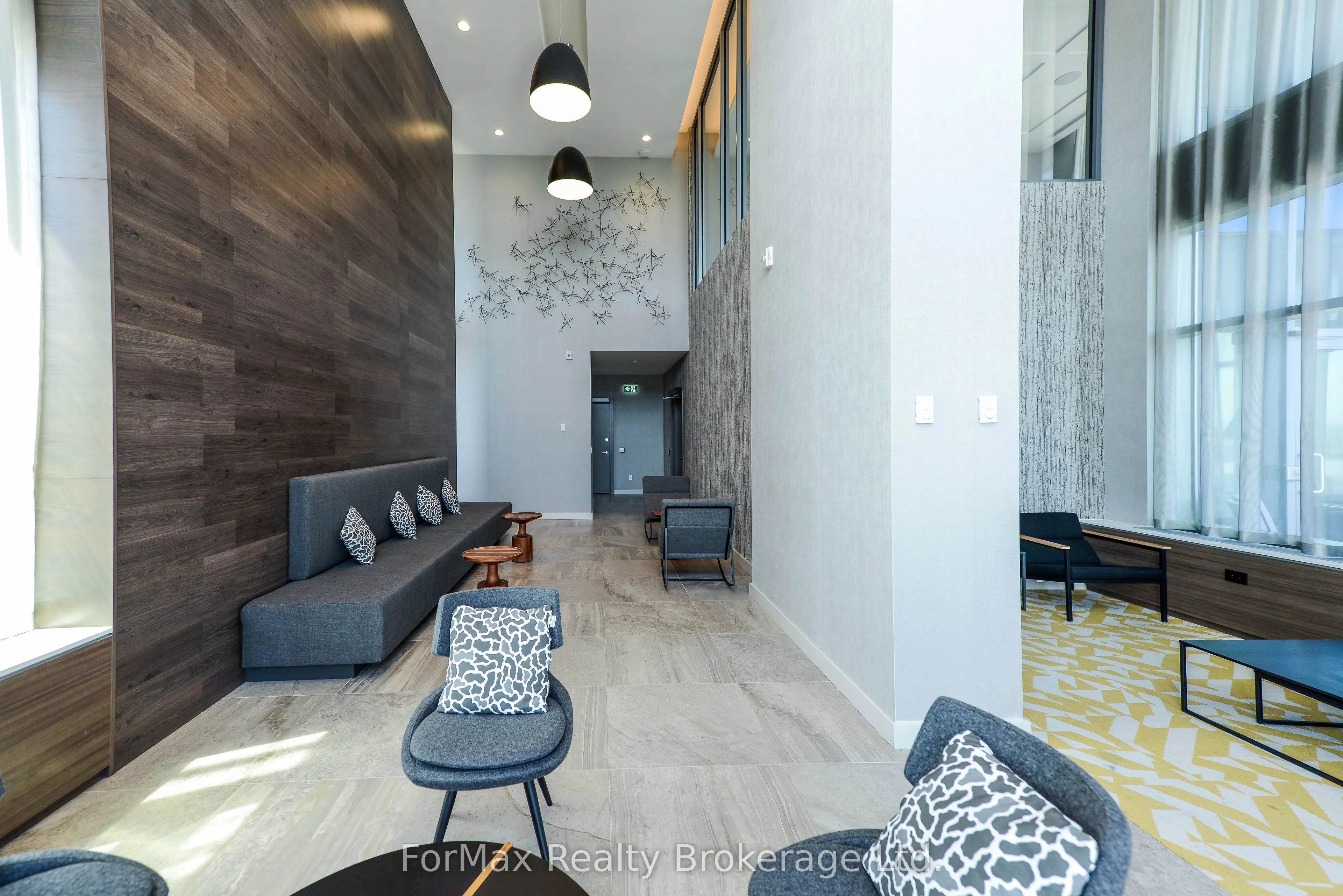 2560 Eglinton Avenue #103