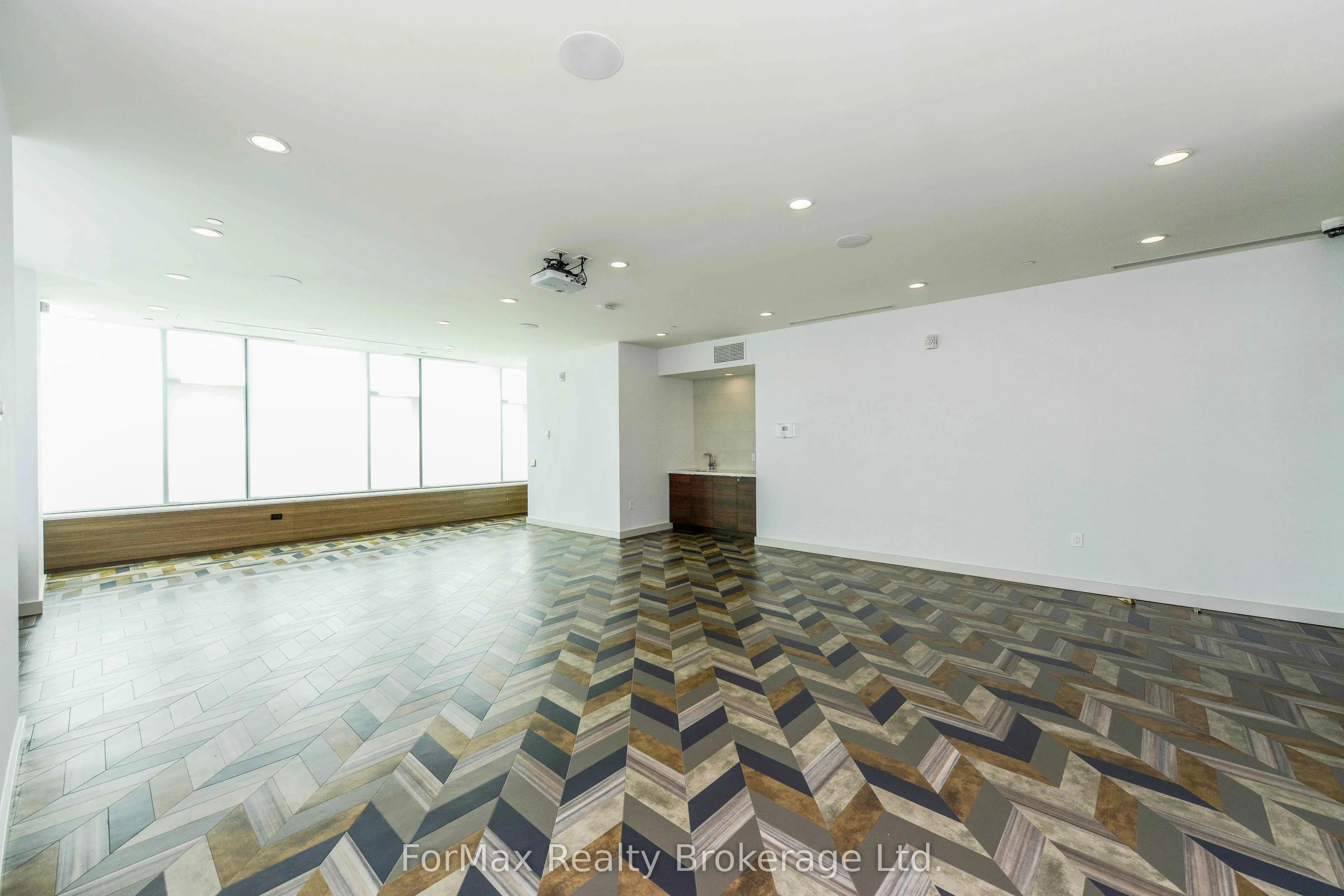 2560 Eglinton Avenue #103