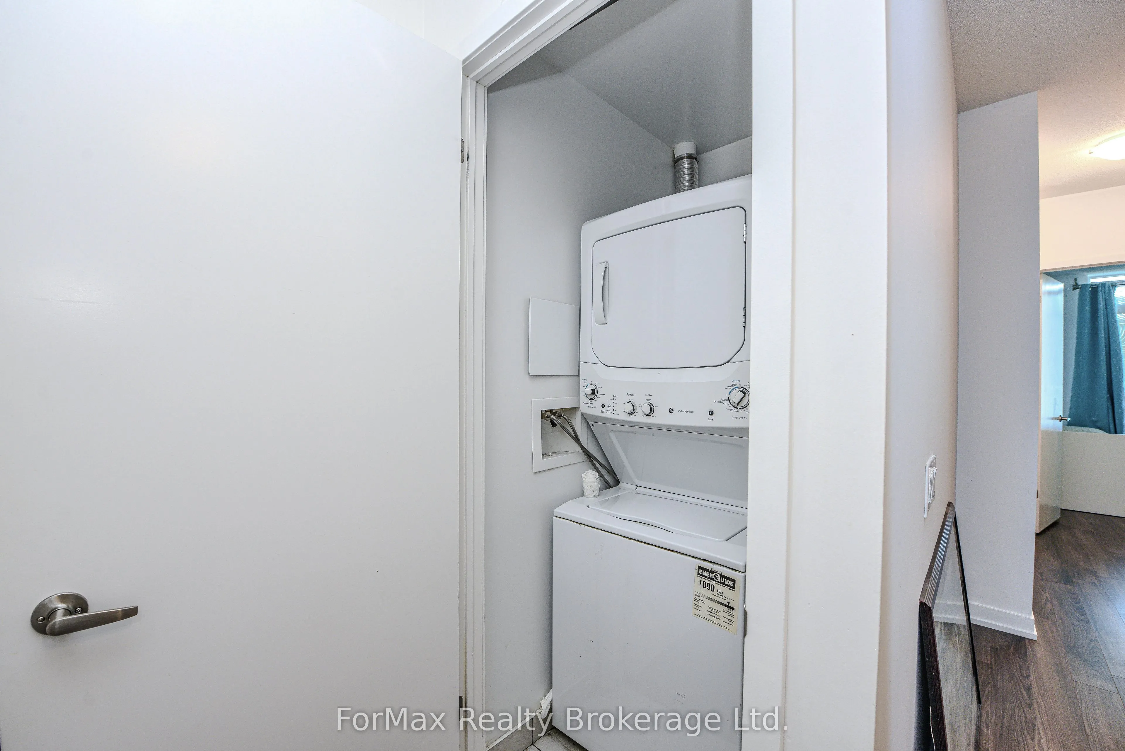 2560 Eglinton Avenue #103