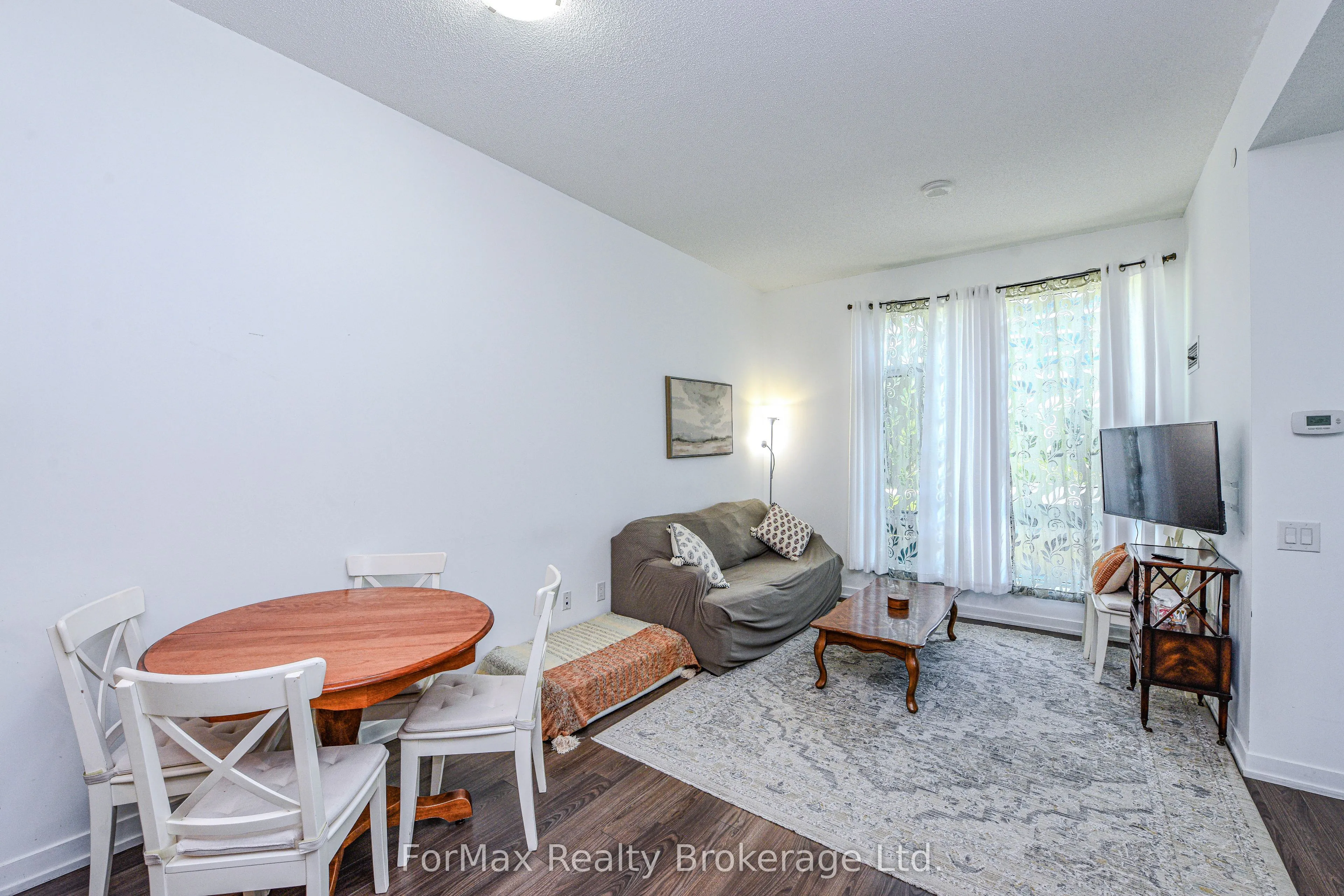 2560 Eglinton Avenue #103