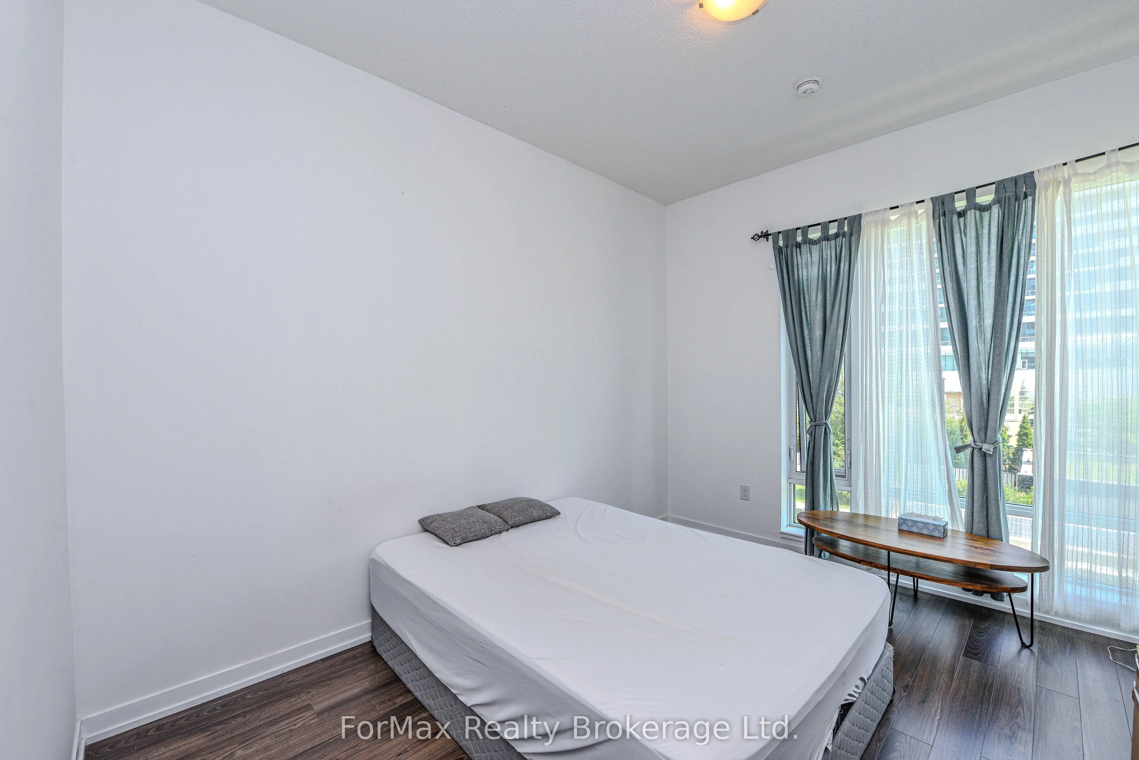 2560 Eglinton Avenue #103