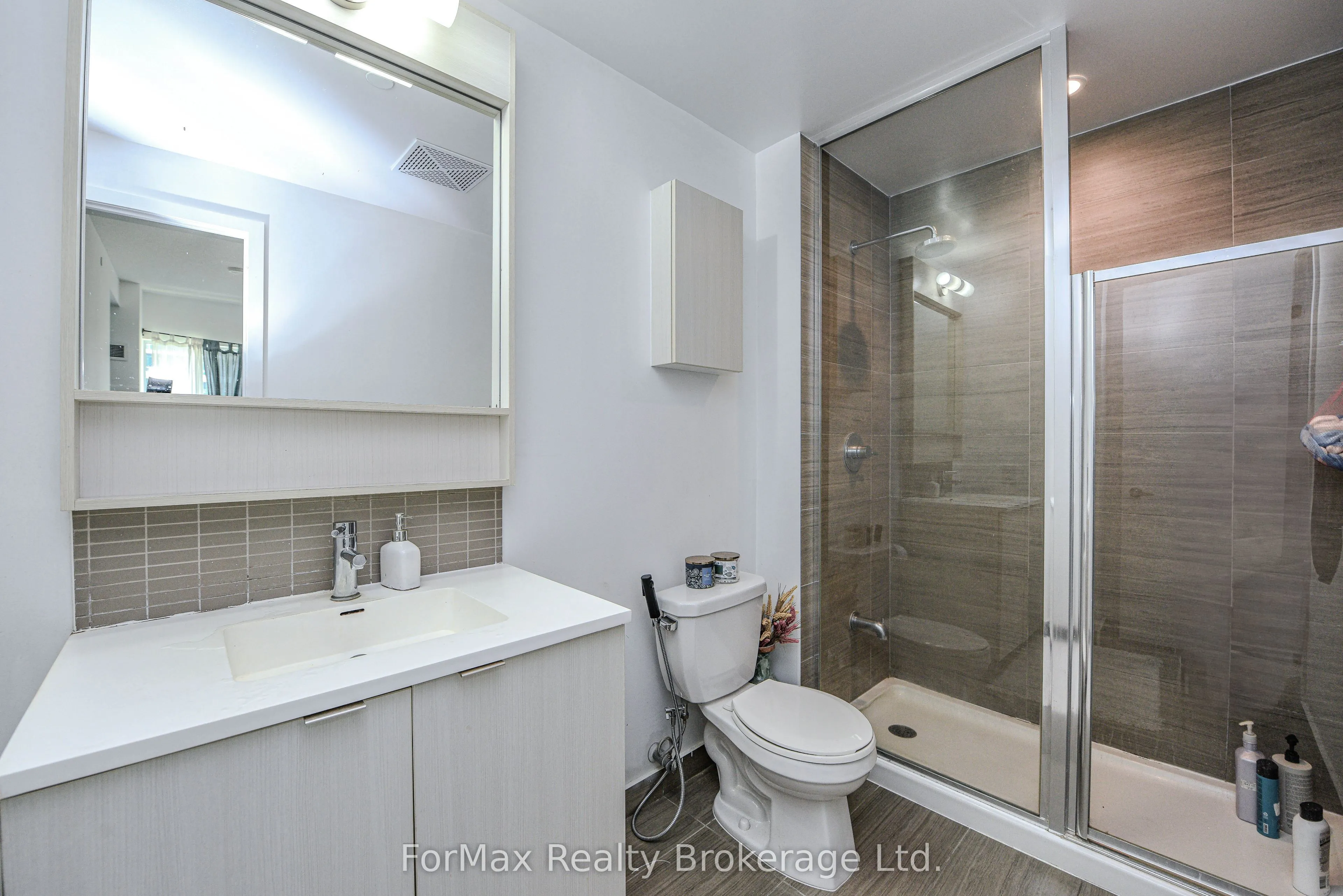 2560 Eglinton Avenue #103