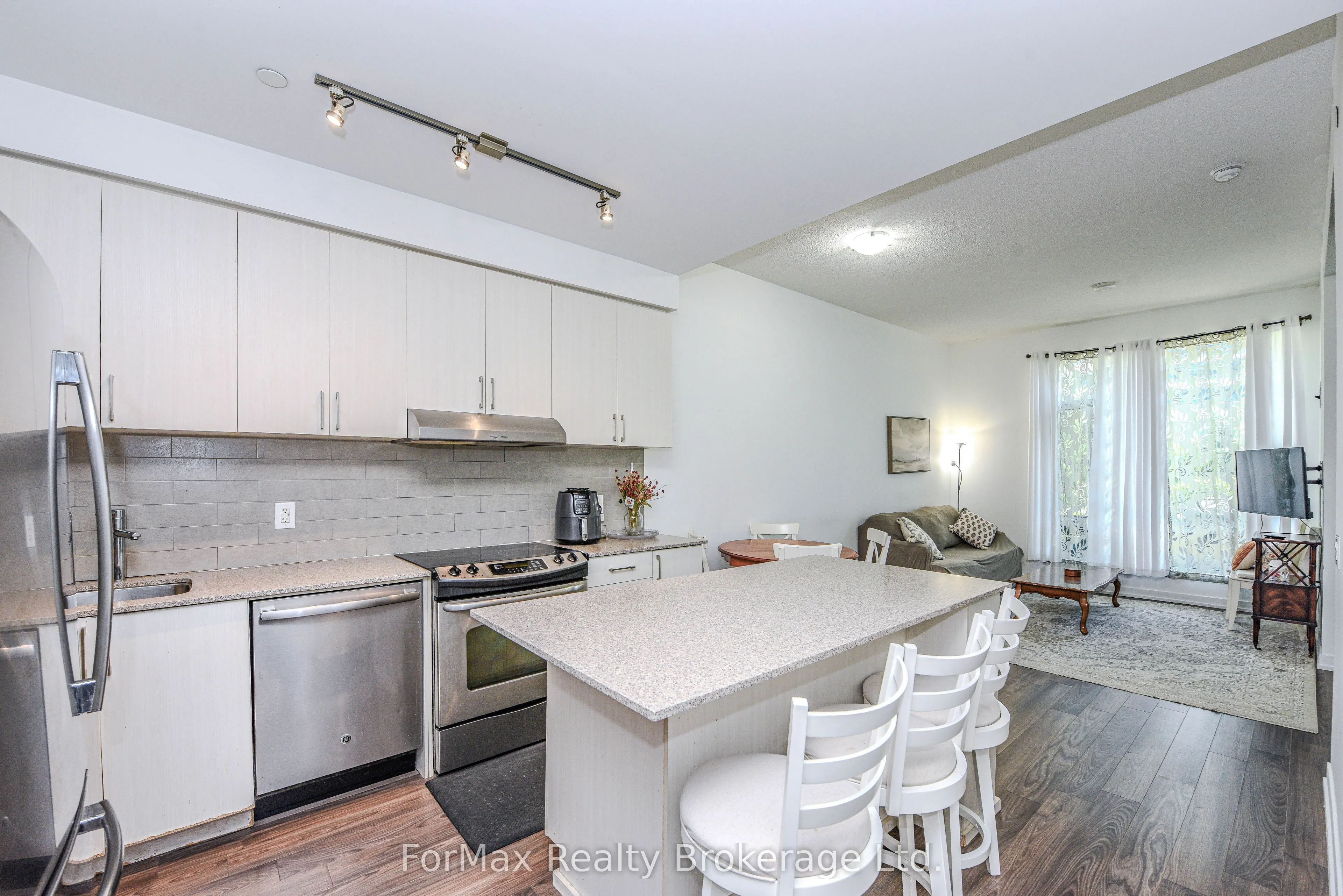 2560 Eglinton Avenue #103
