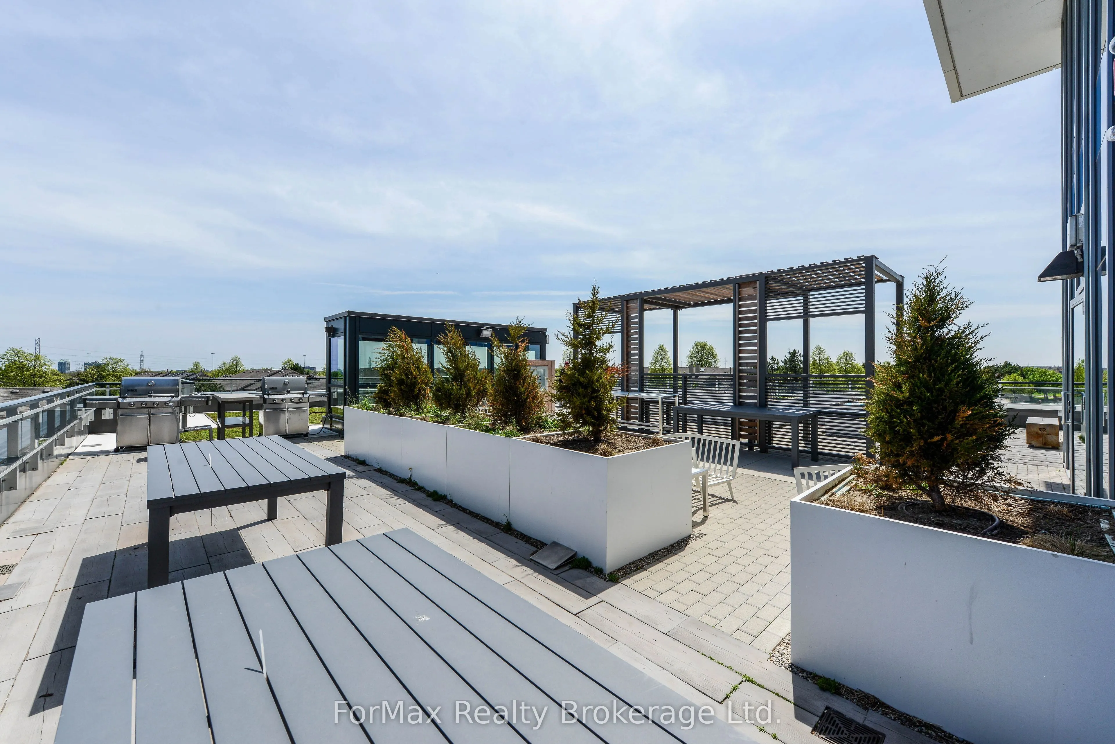 2560 Eglinton Avenue #103
