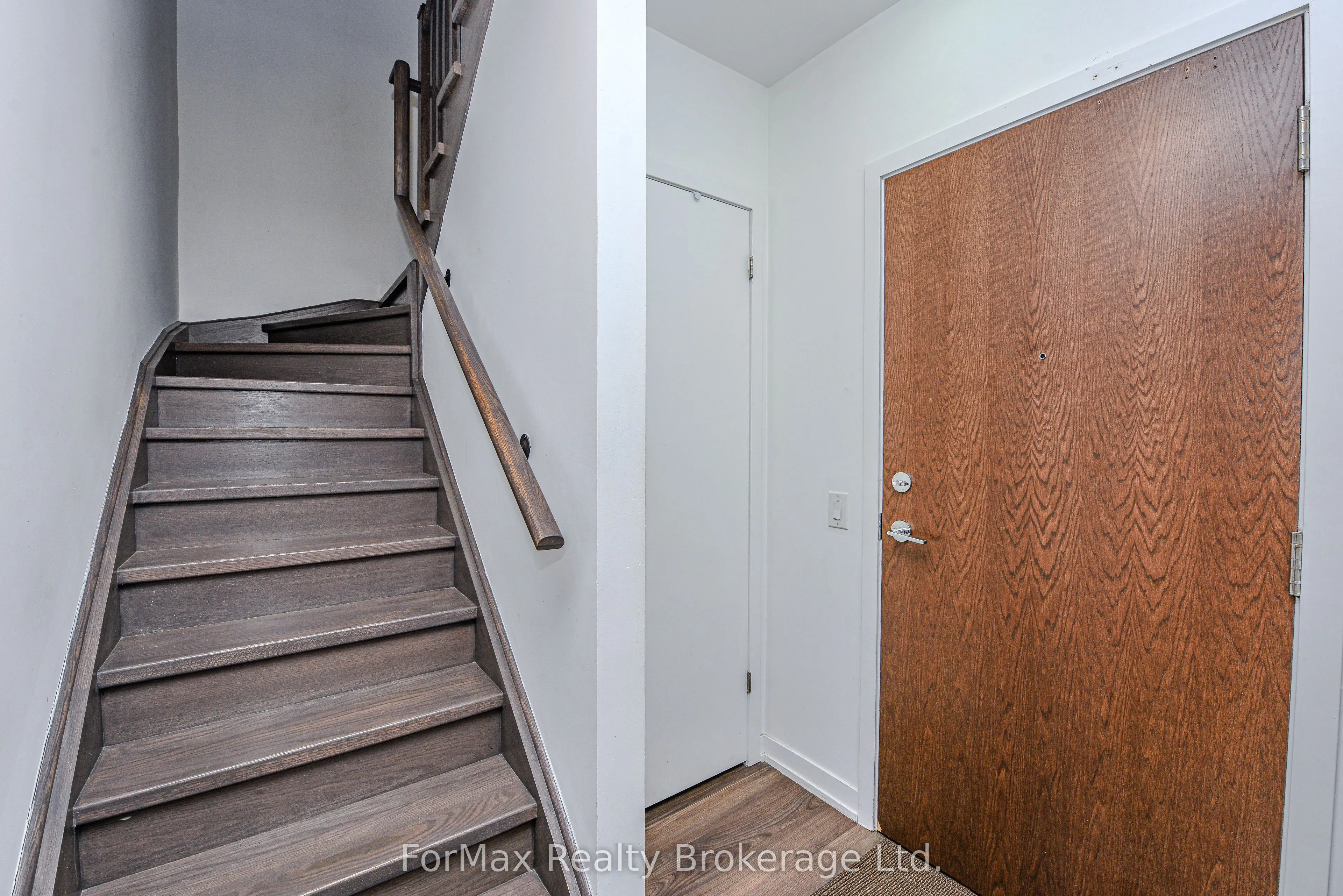2560 Eglinton Avenue #103