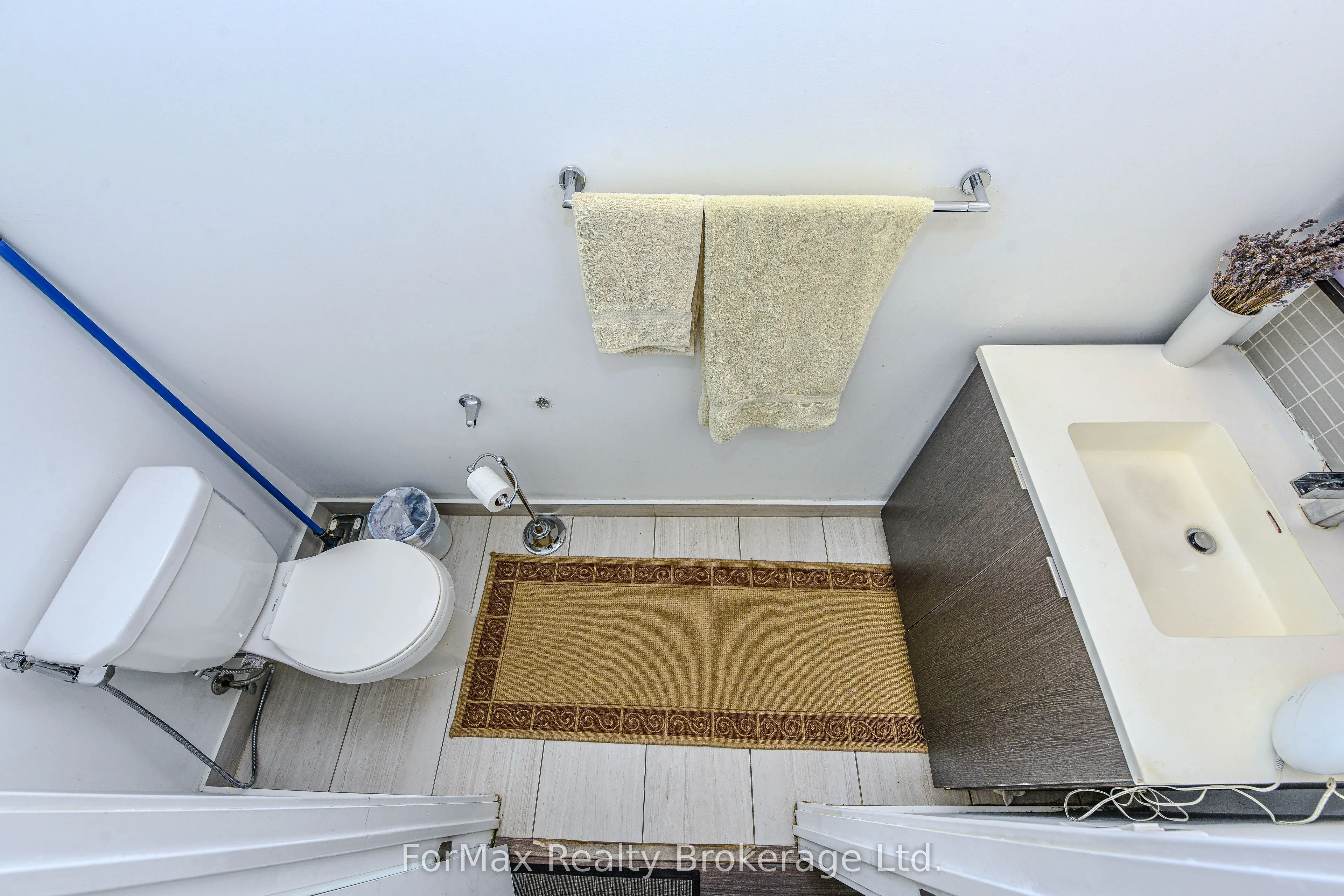 2560 Eglinton Avenue #103