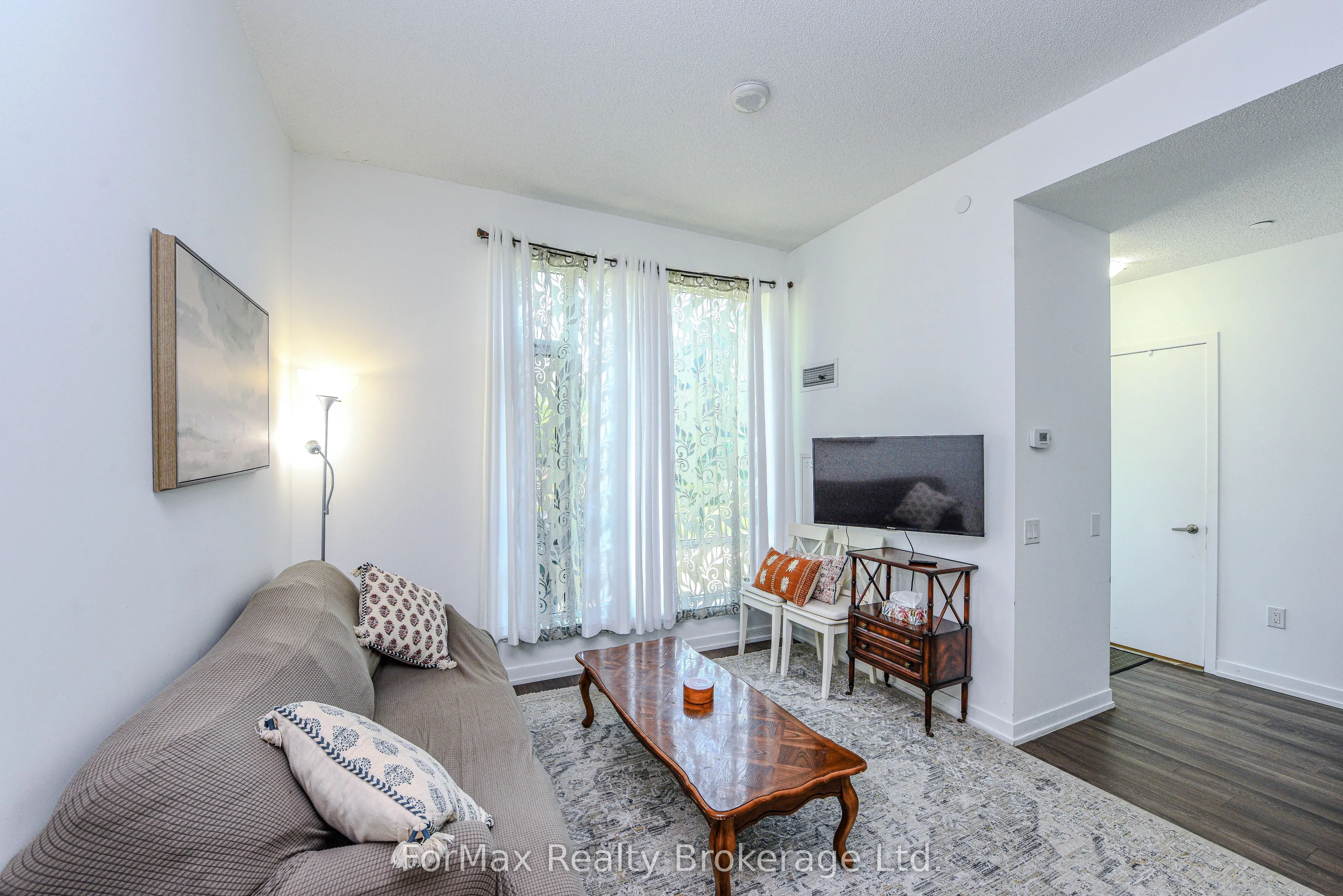 2560 Eglinton Avenue #103