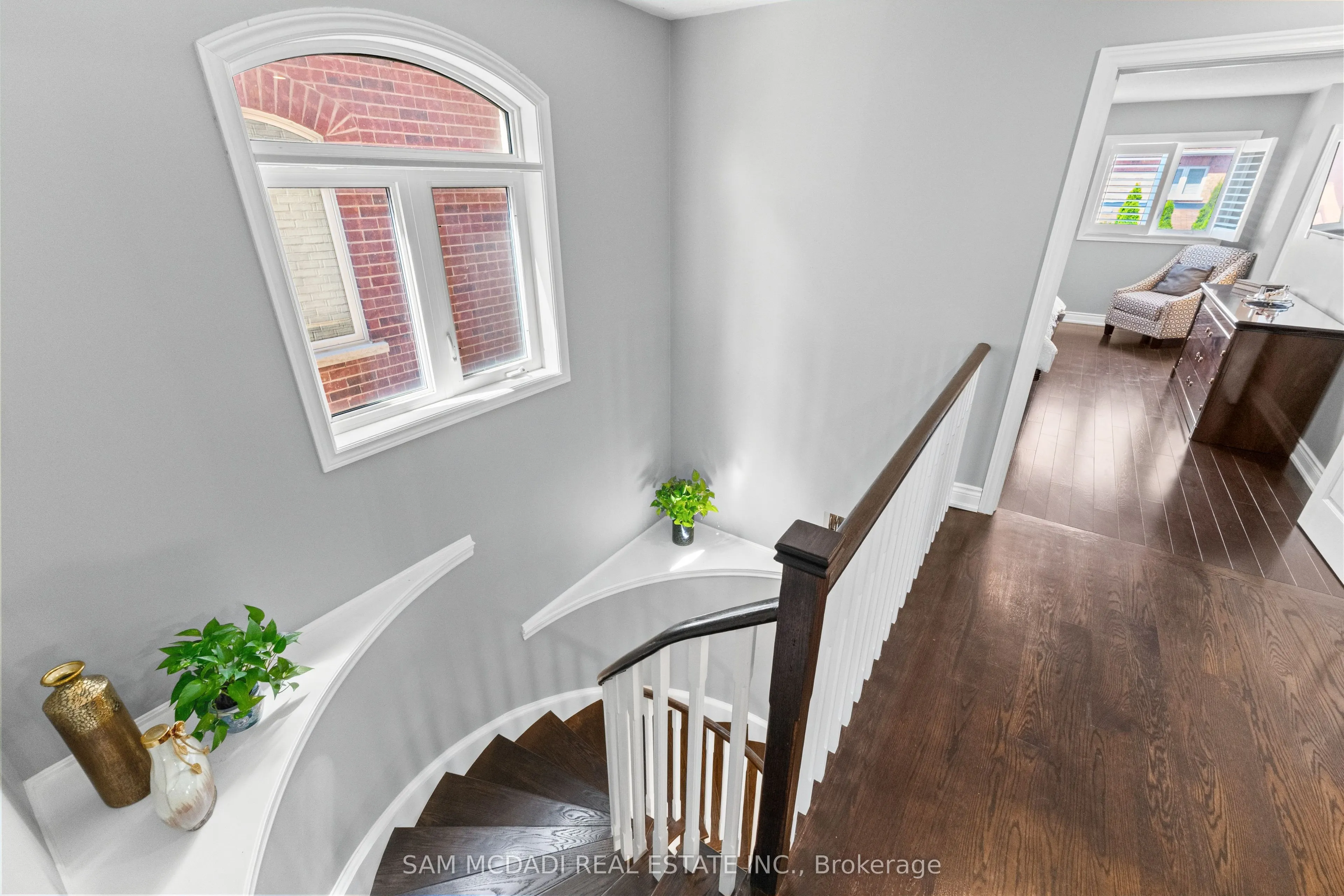195 Holmes Crescent