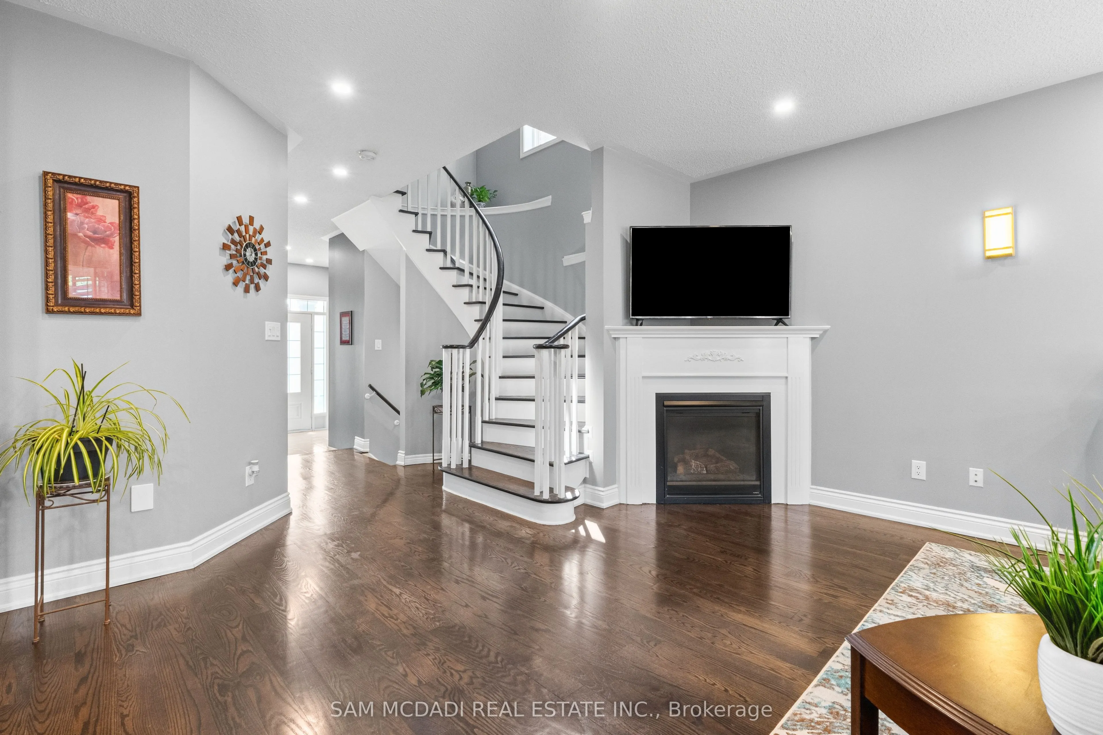 195 Holmes Crescent