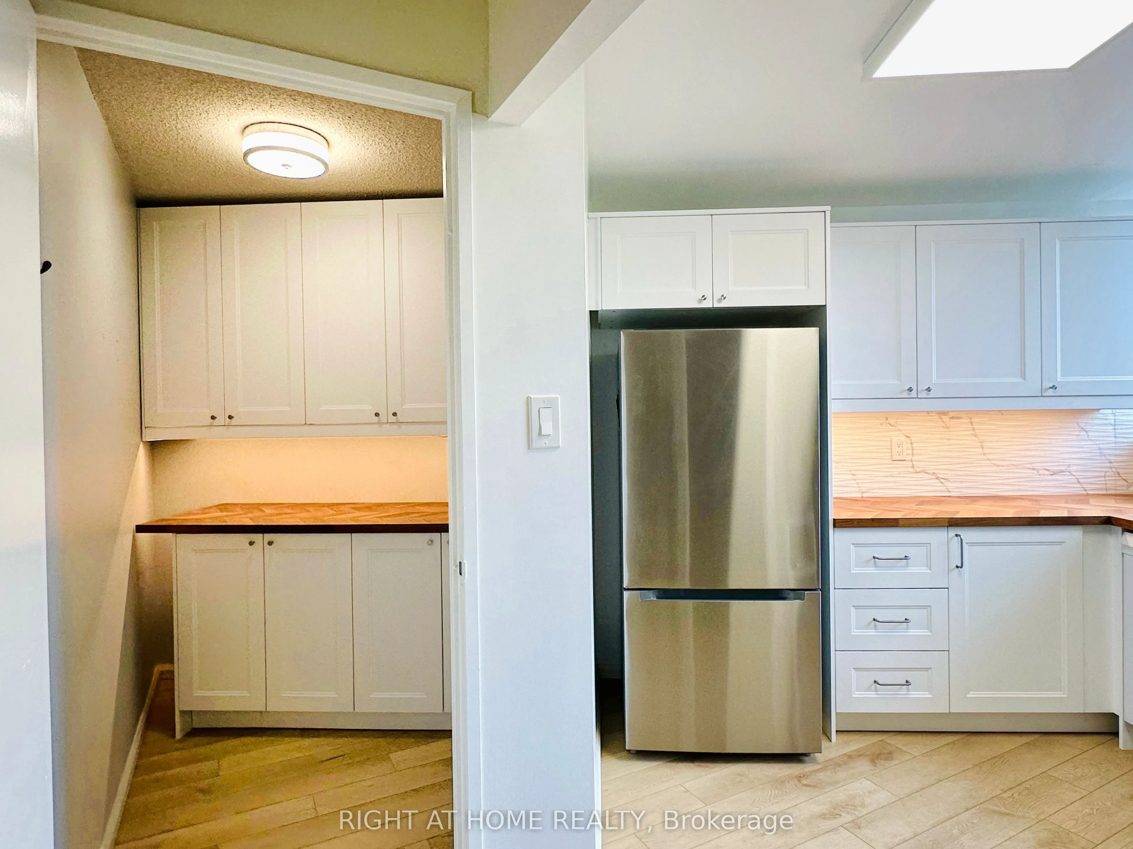 3700 Kaneff Crescent #701