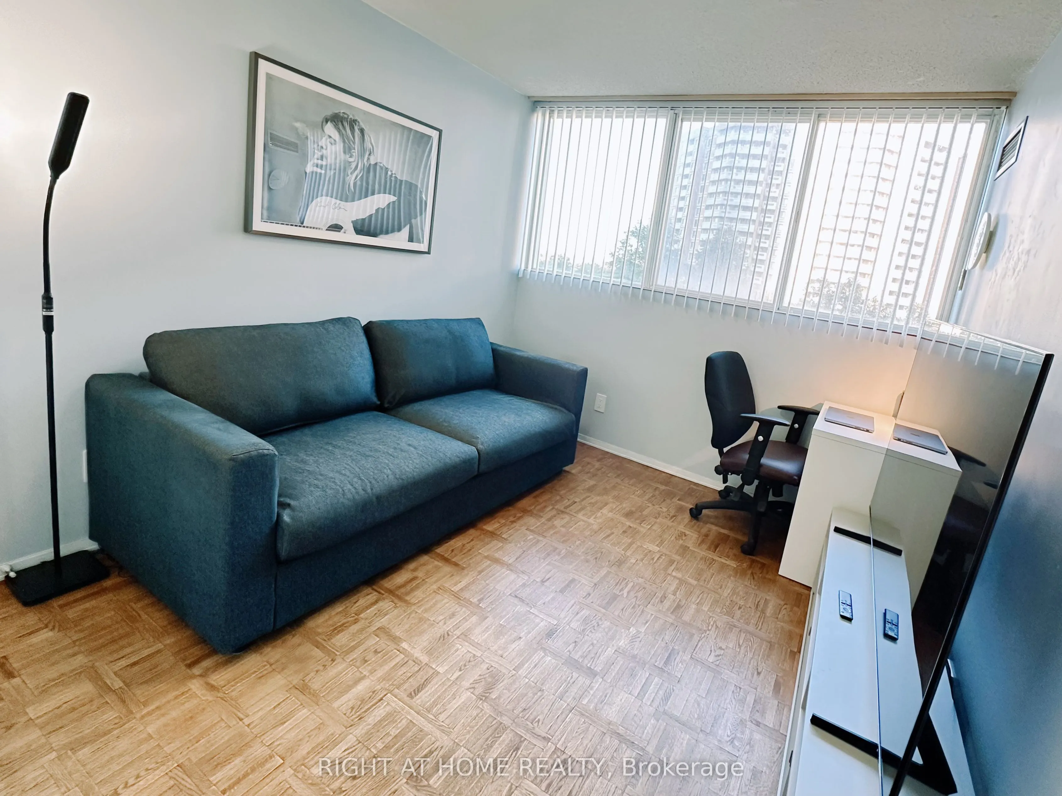 3700 Kaneff Crescent #701