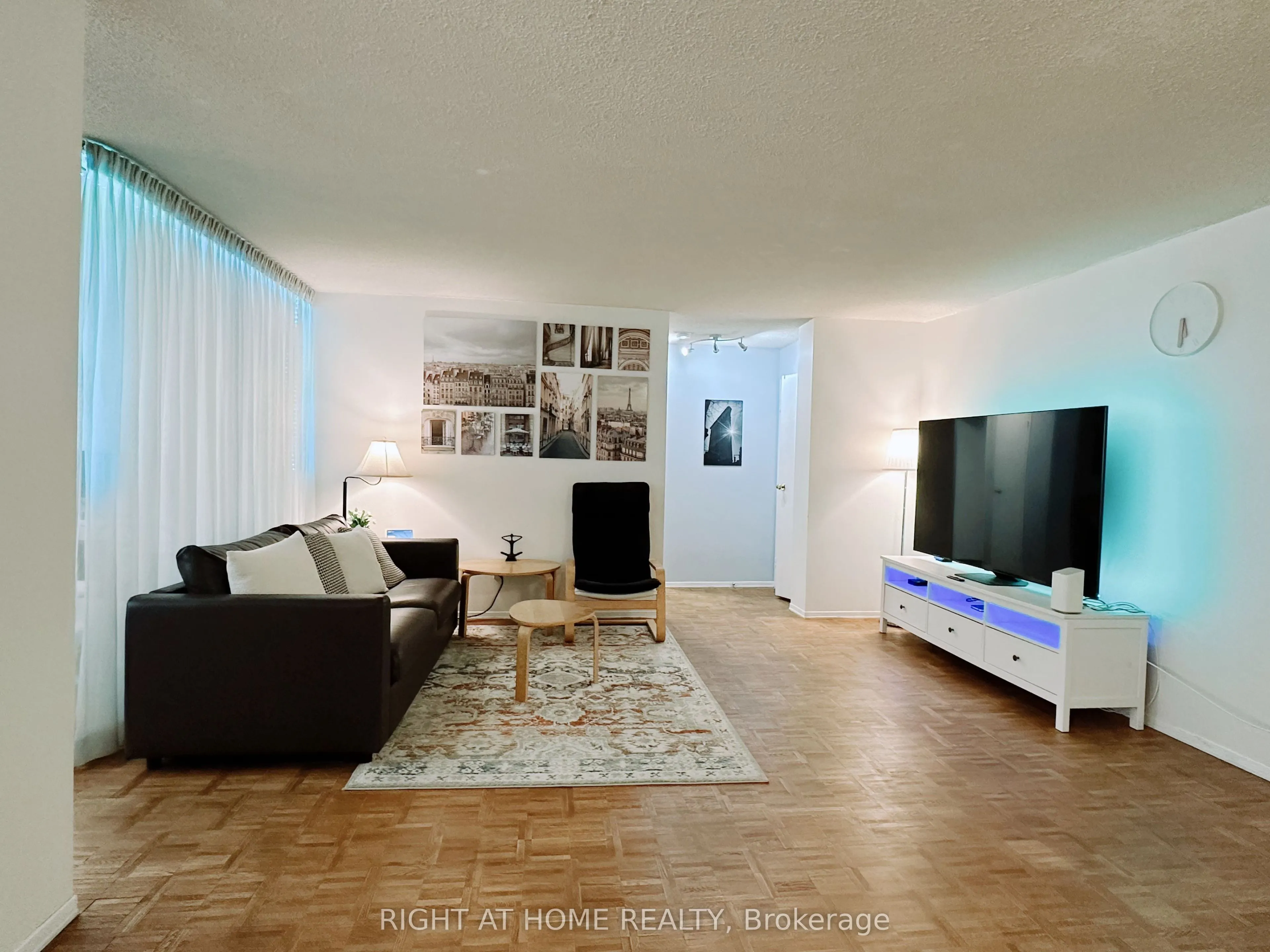 3700 Kaneff Crescent #701