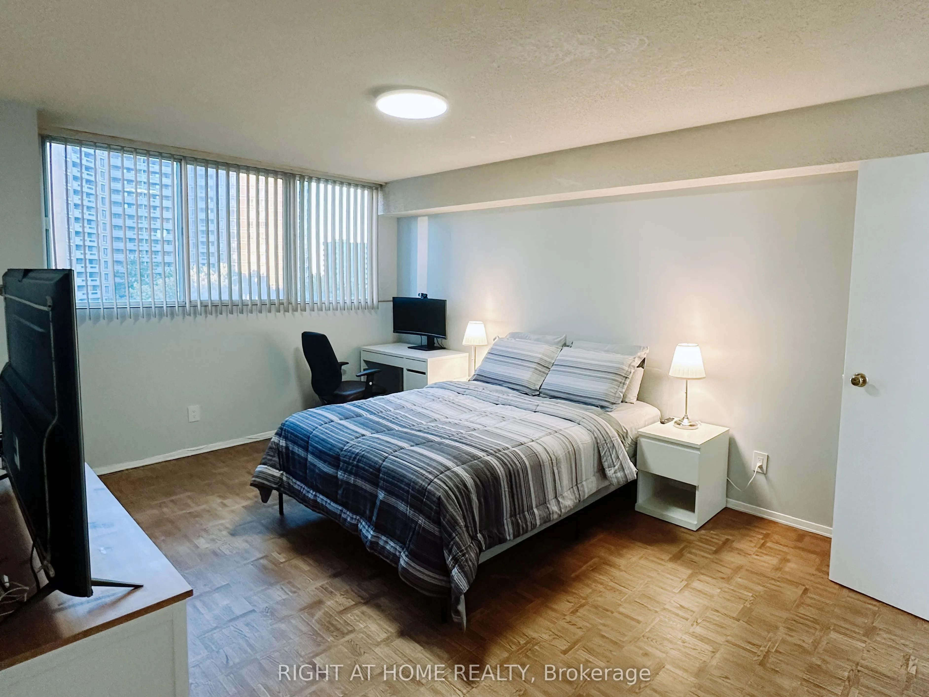 3700 Kaneff Crescent #701