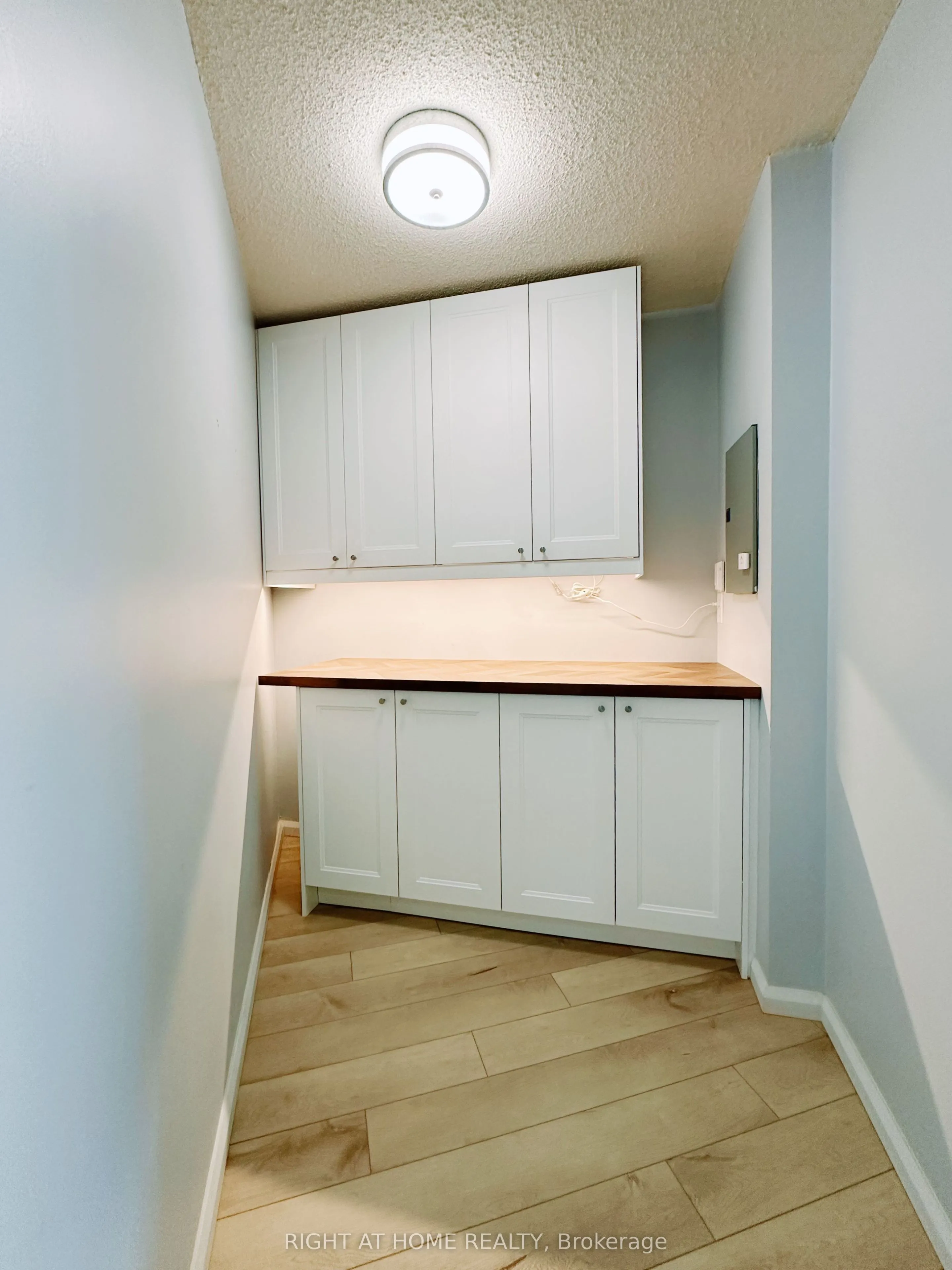 3700 Kaneff Crescent #701