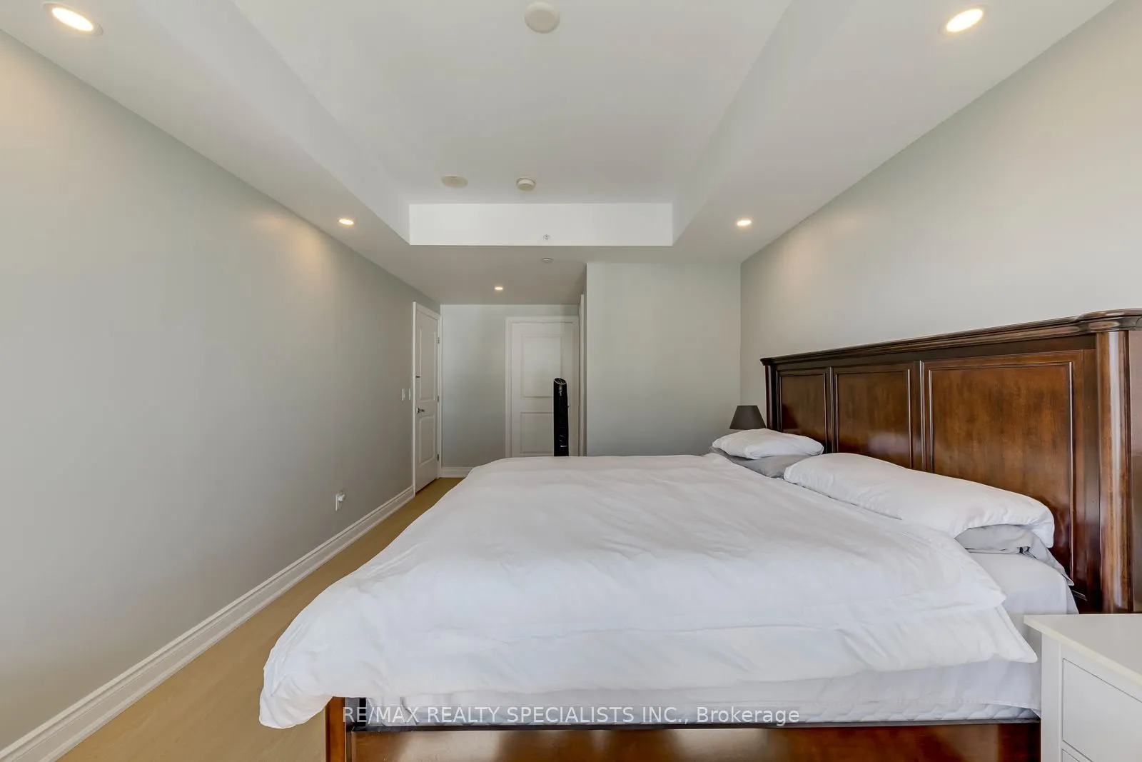 3500 Lakeshore Road W #316