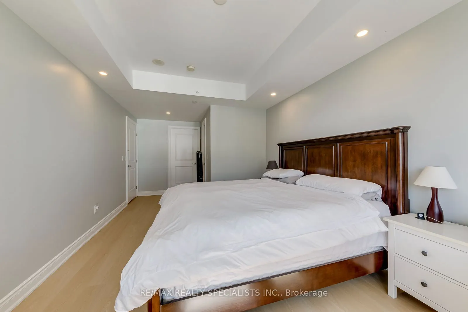 3500 Lakeshore Road W #316