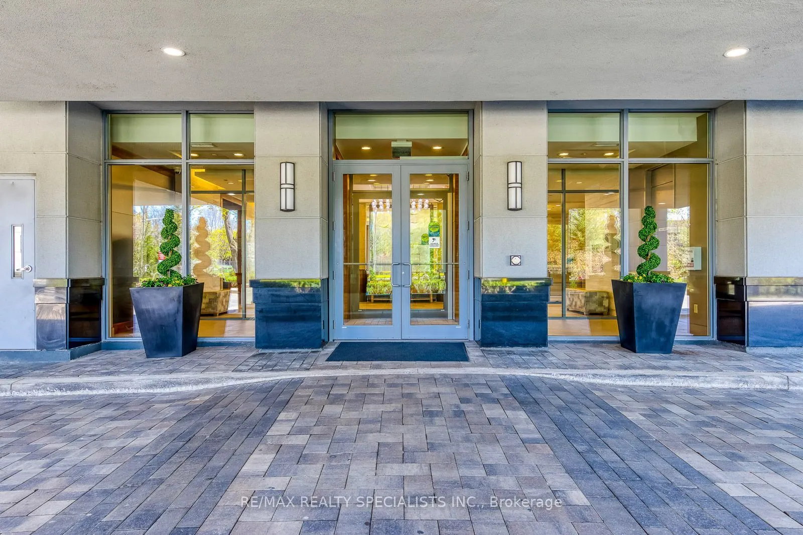 3500 Lakeshore Road W #316