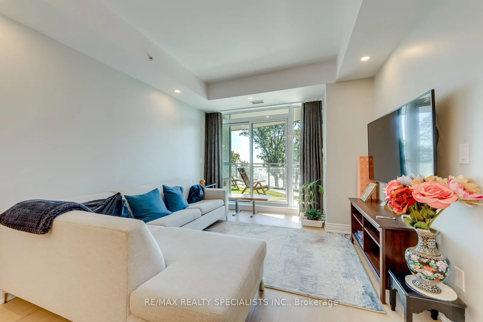 3500 Lakeshore Road W #316